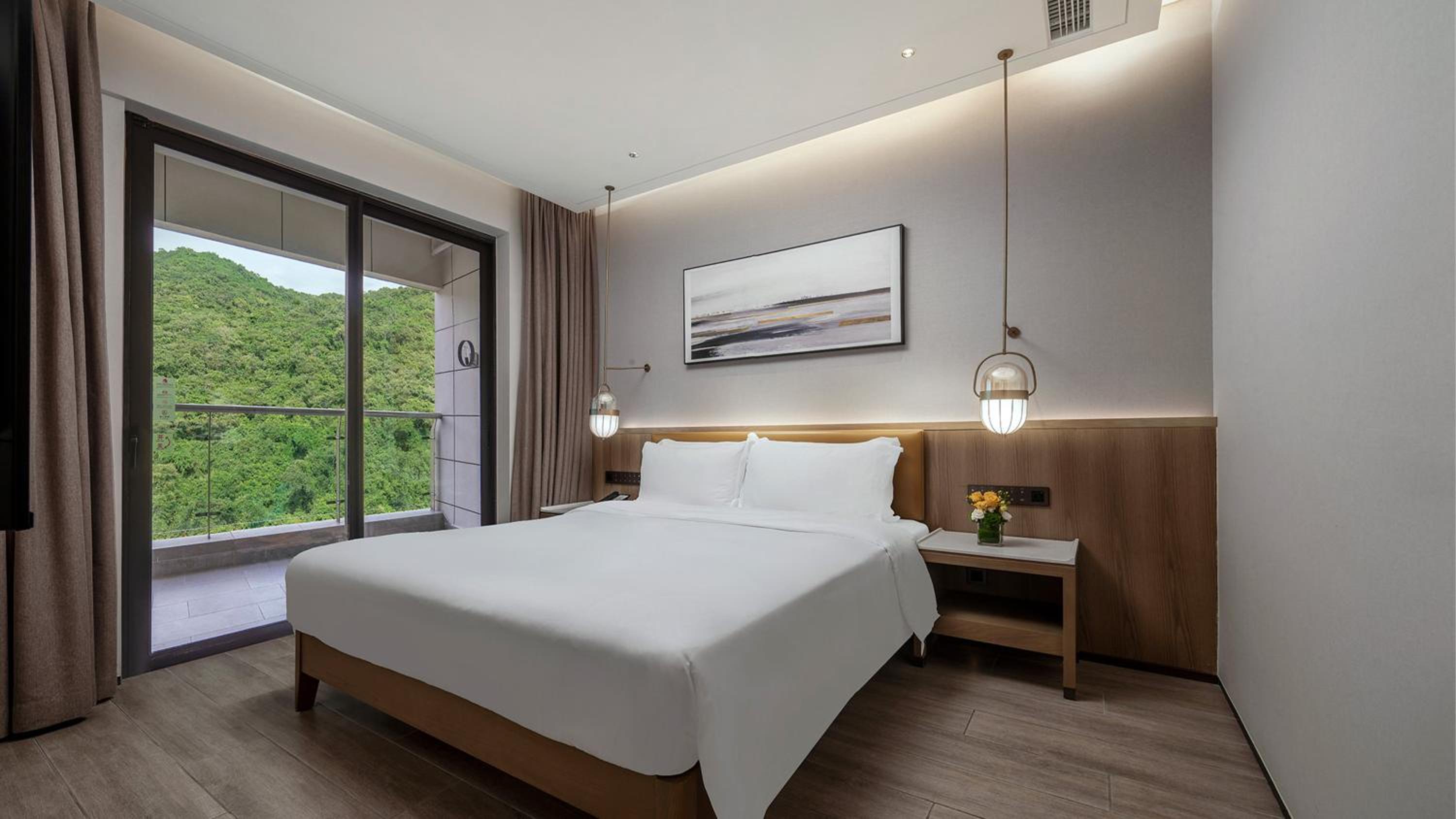 1 King 1 Bunk Suite Mountain View(1 Bunk Bed + 1 King Bed in Private Bedroom + 1 Child's Bed in Private Bedroom + Welcome Fruit + Complimentary Mini Bar + Kitchen + Free Self-Service Laundry)