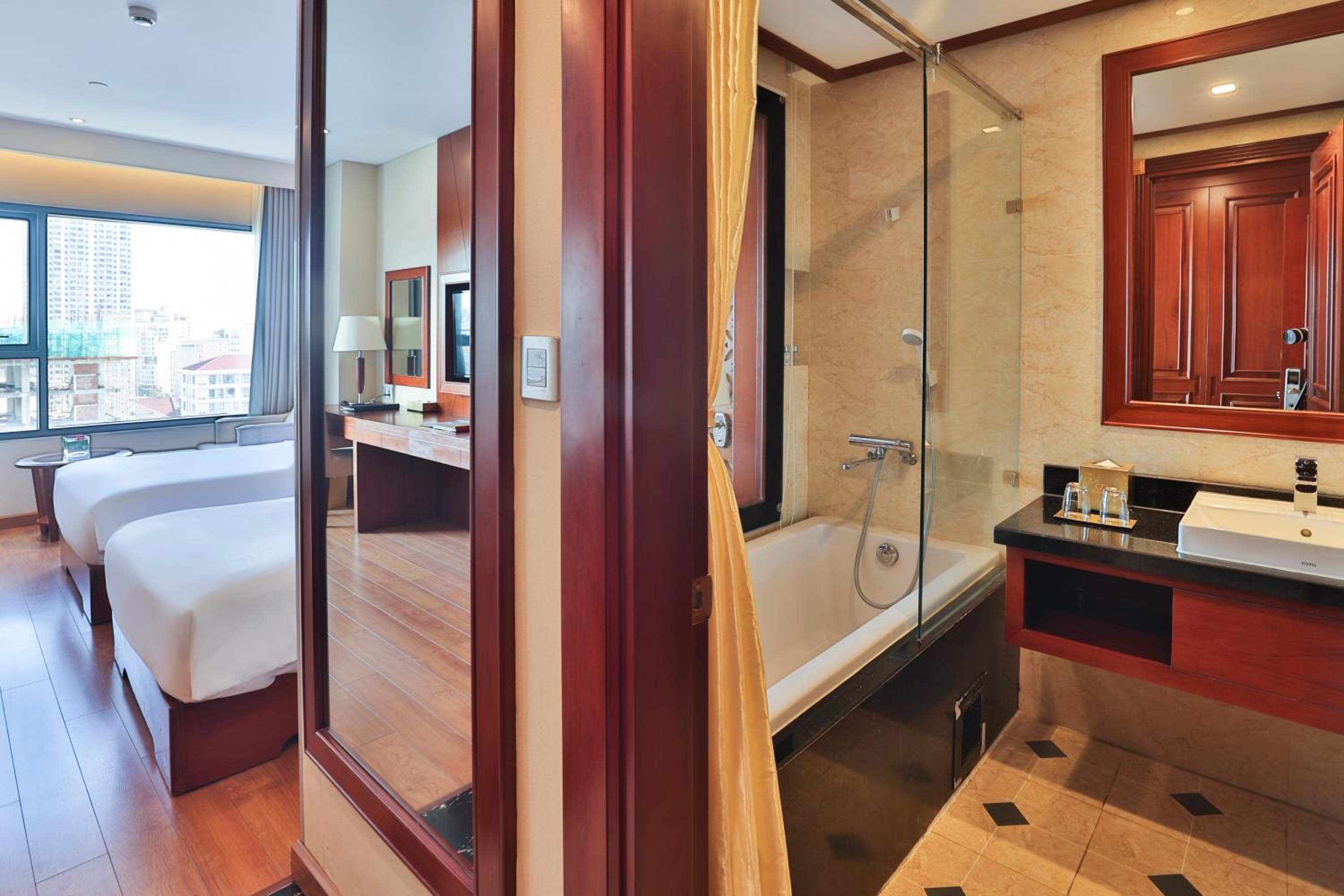 Deluxe Twin Room with Sea View photo 2