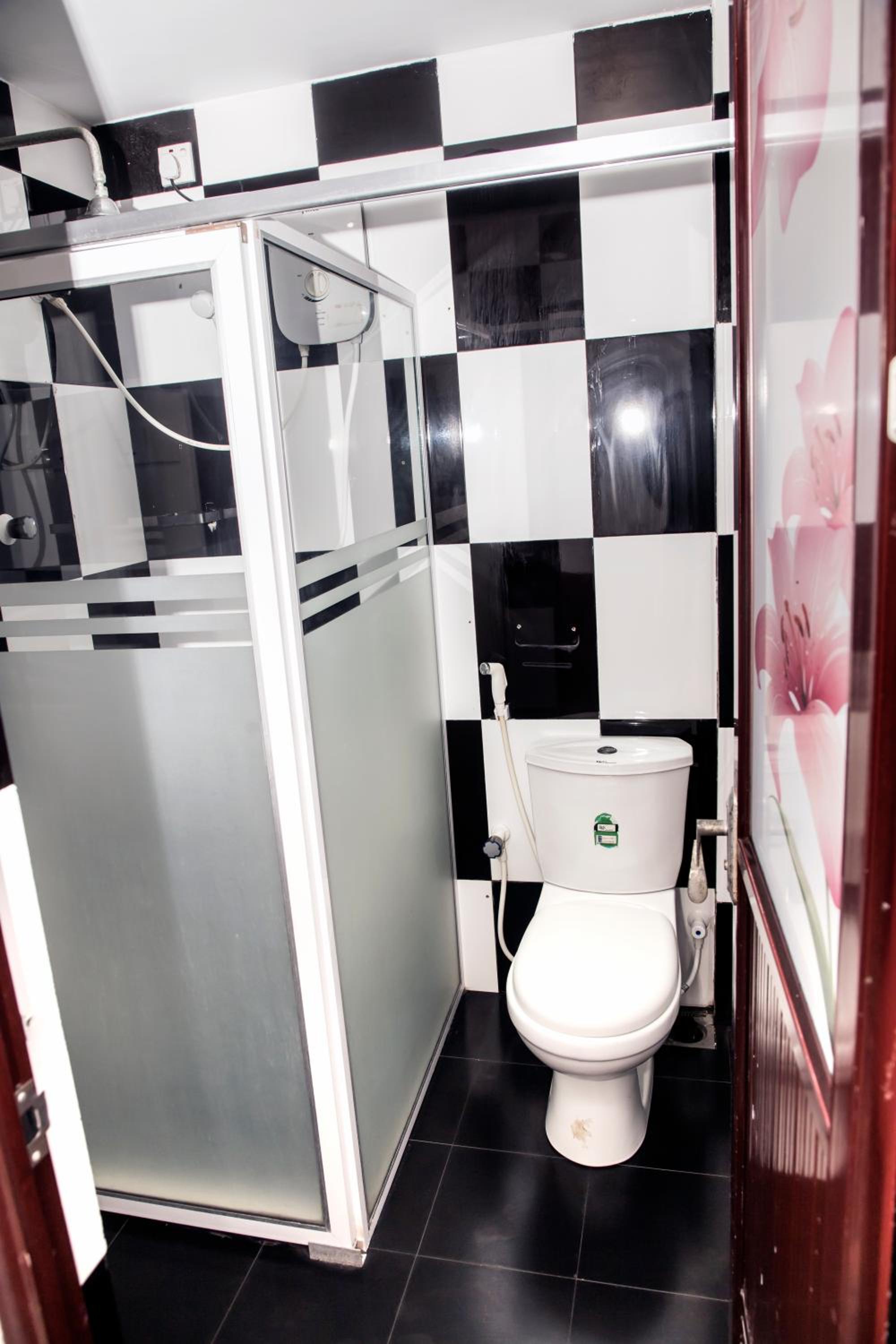 Family Room with Private Bathroom photo 2