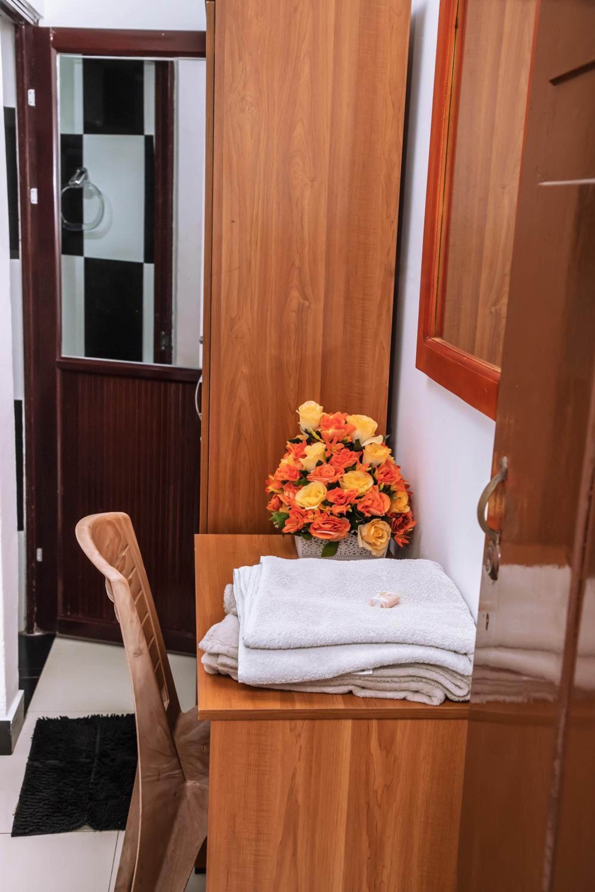 Single Room with Private Bathroom photo 2