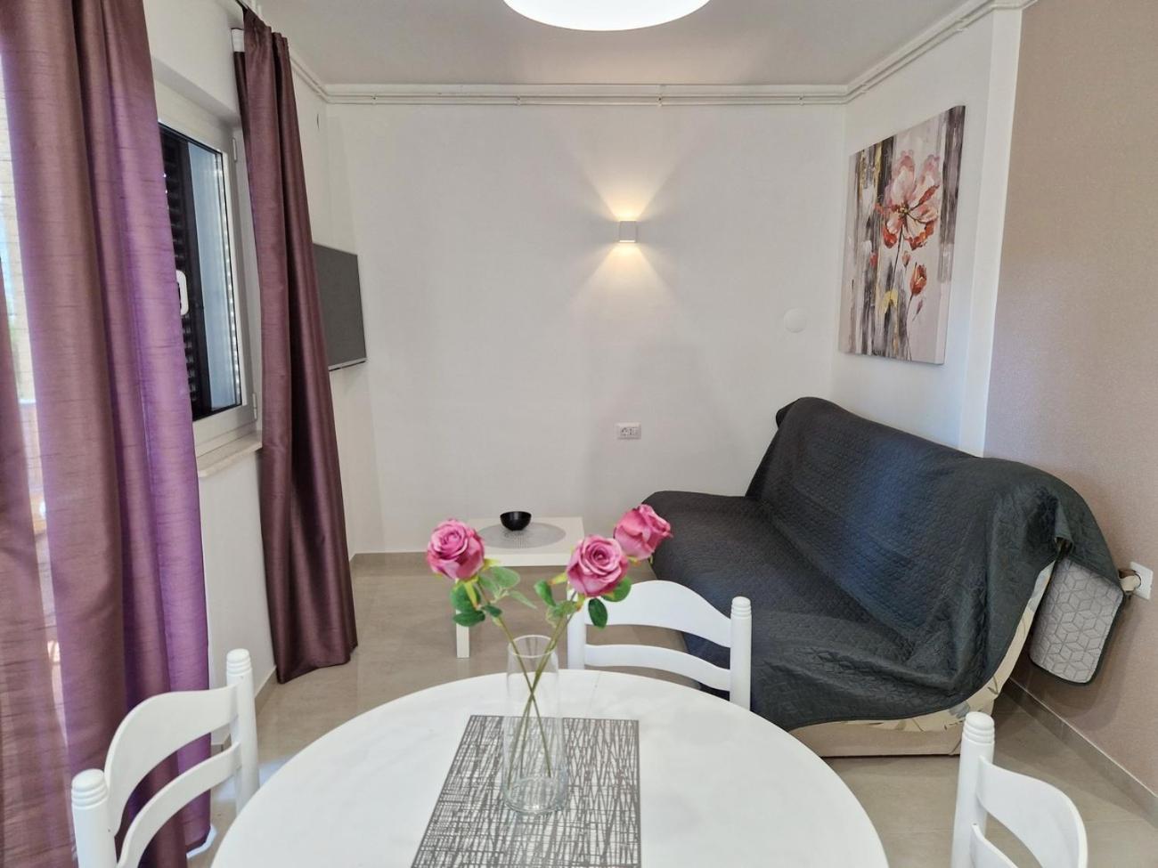 One-Bedroom Apartment with Balcony