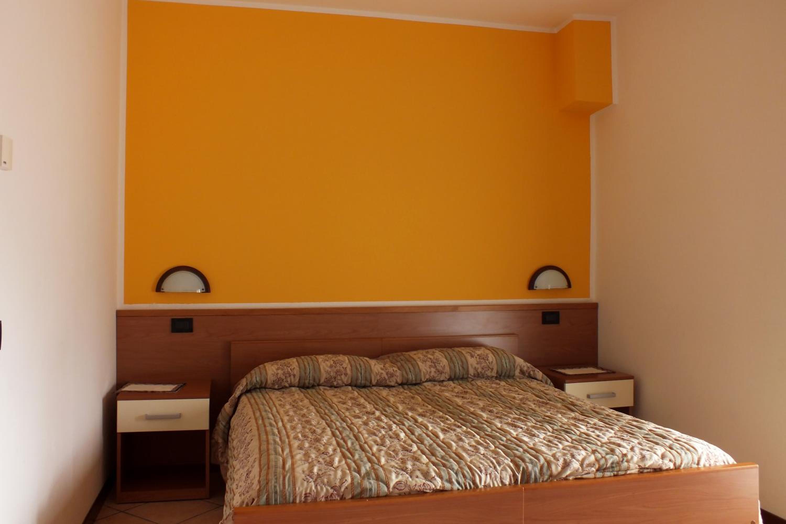 Double Room with Private Bathroom - Photo 1