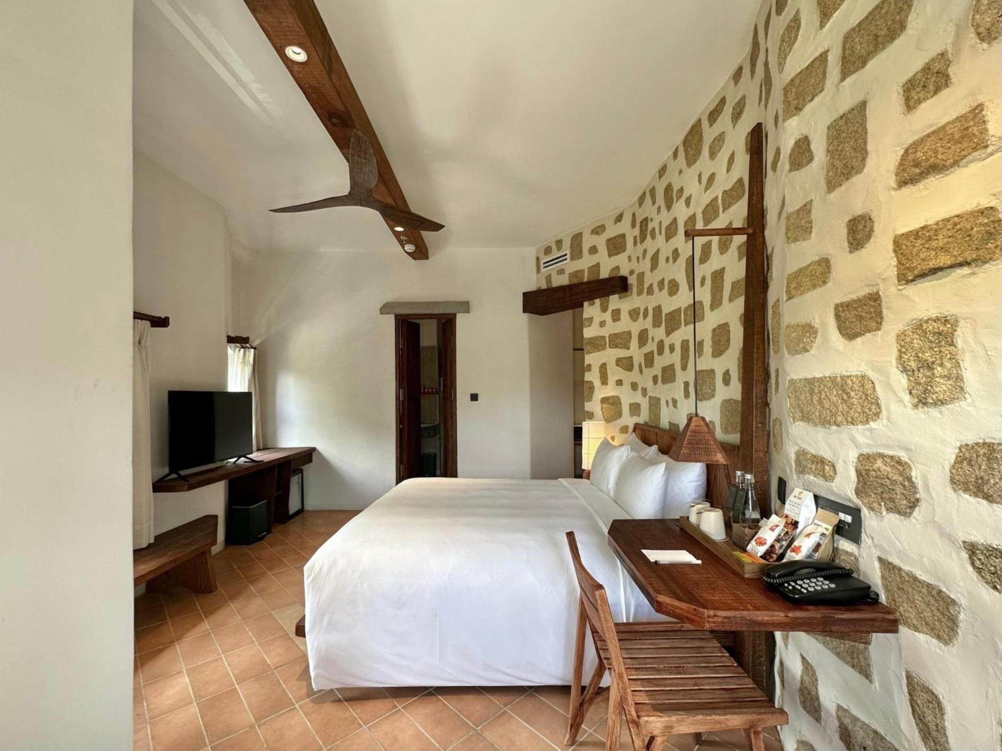 Deluxe King Room photo 2