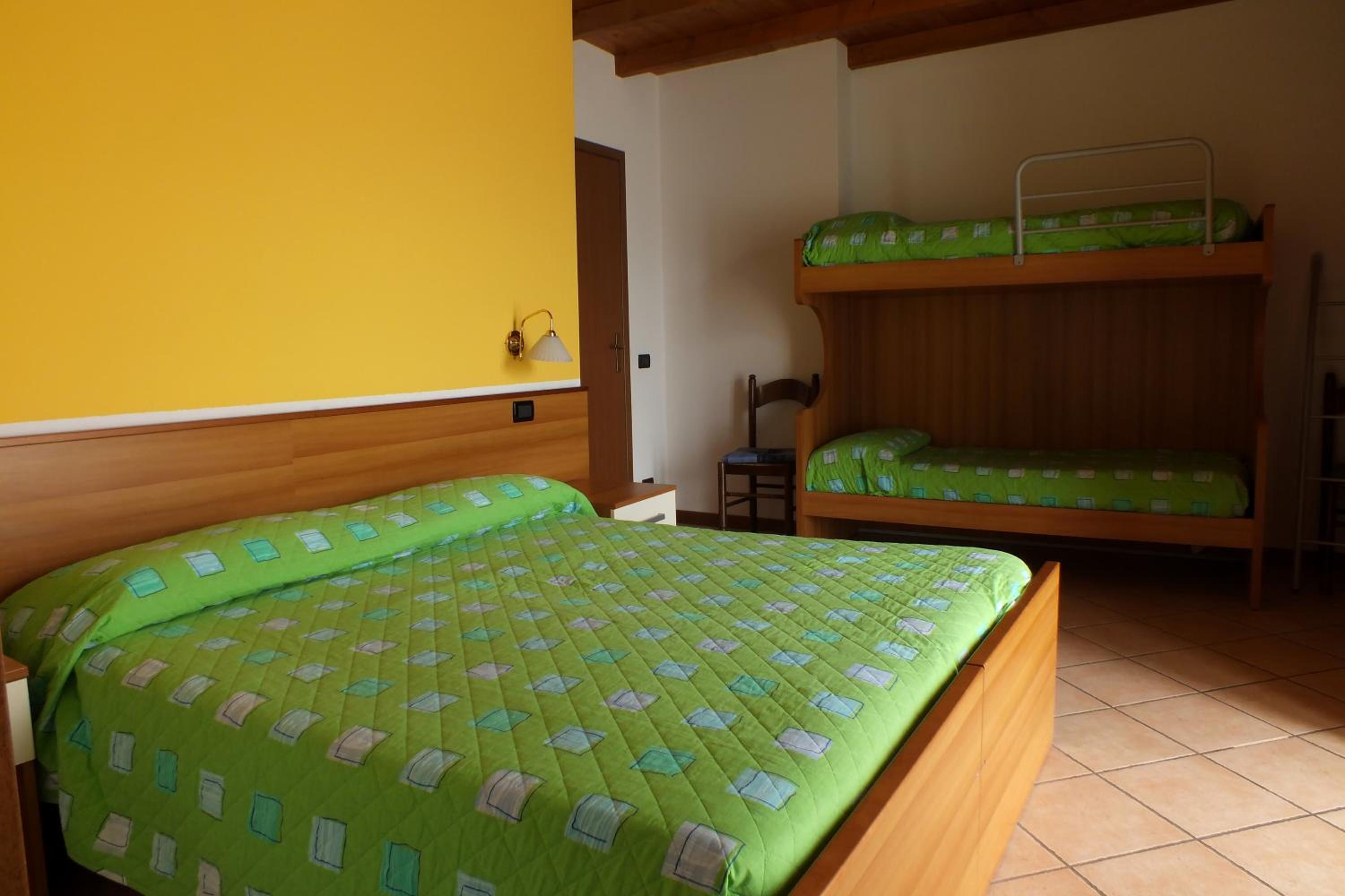 Quadruple Room - Photo 7