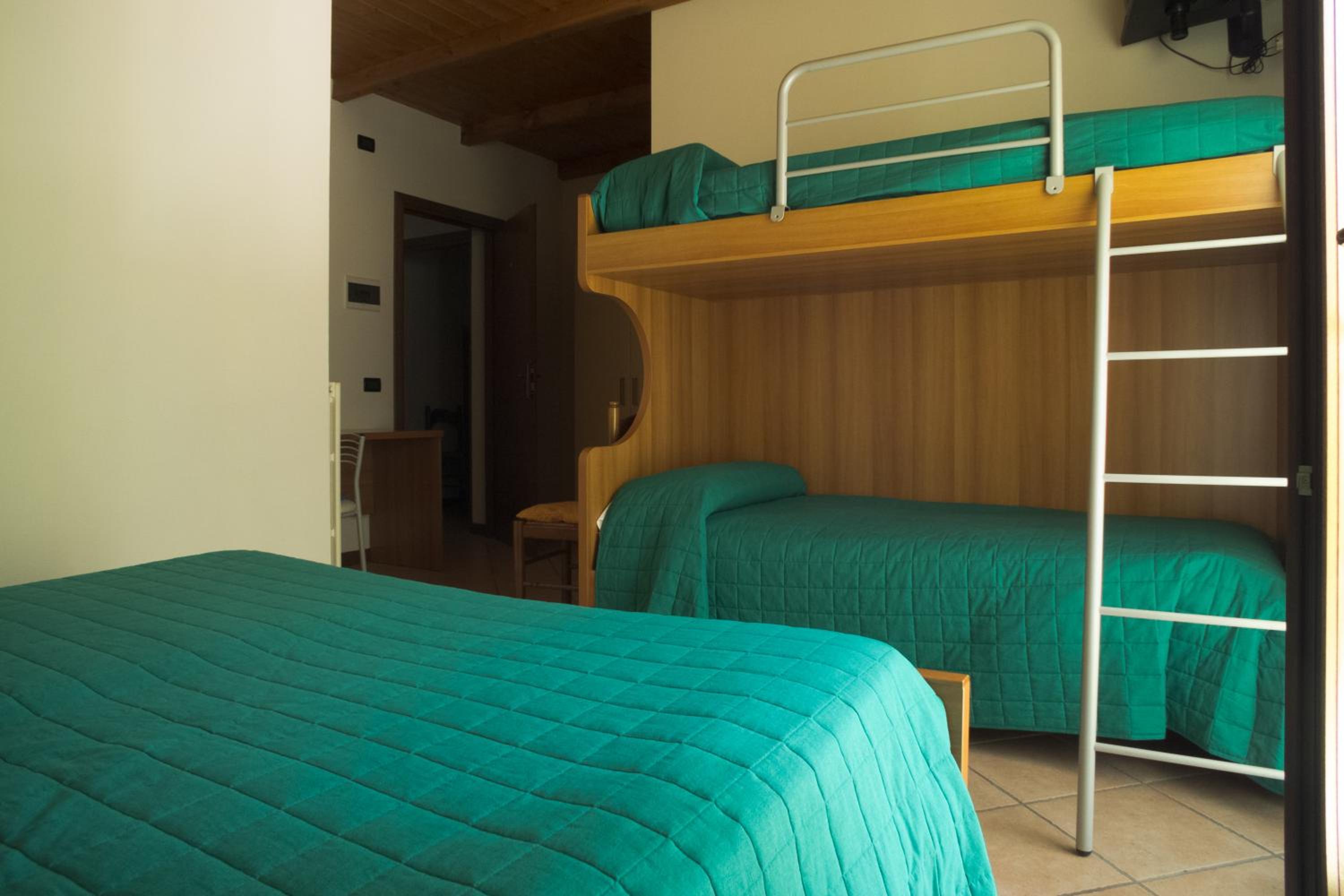 Quadruple Room - Photo 2