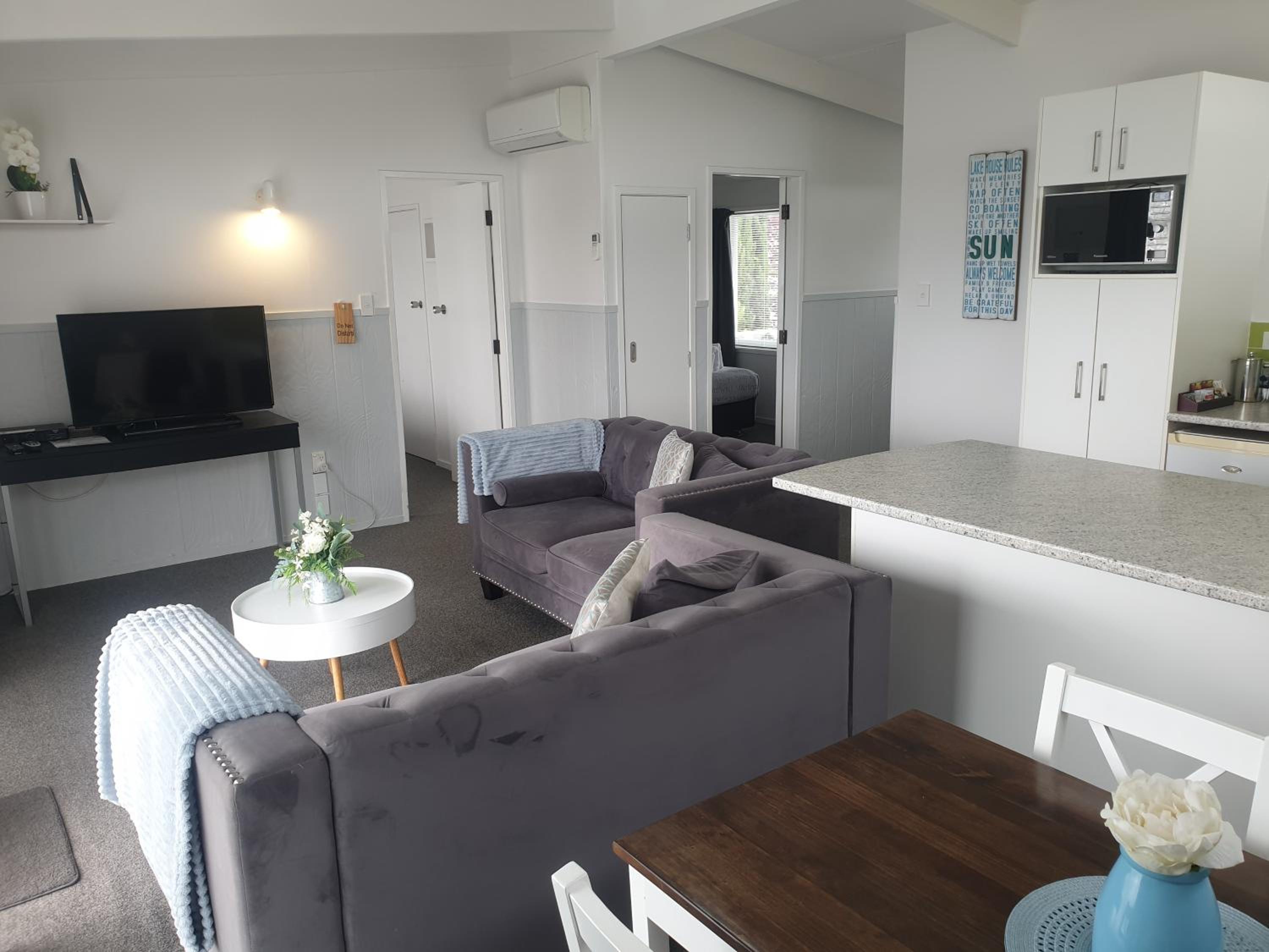 Family Room with Lake View photo 2