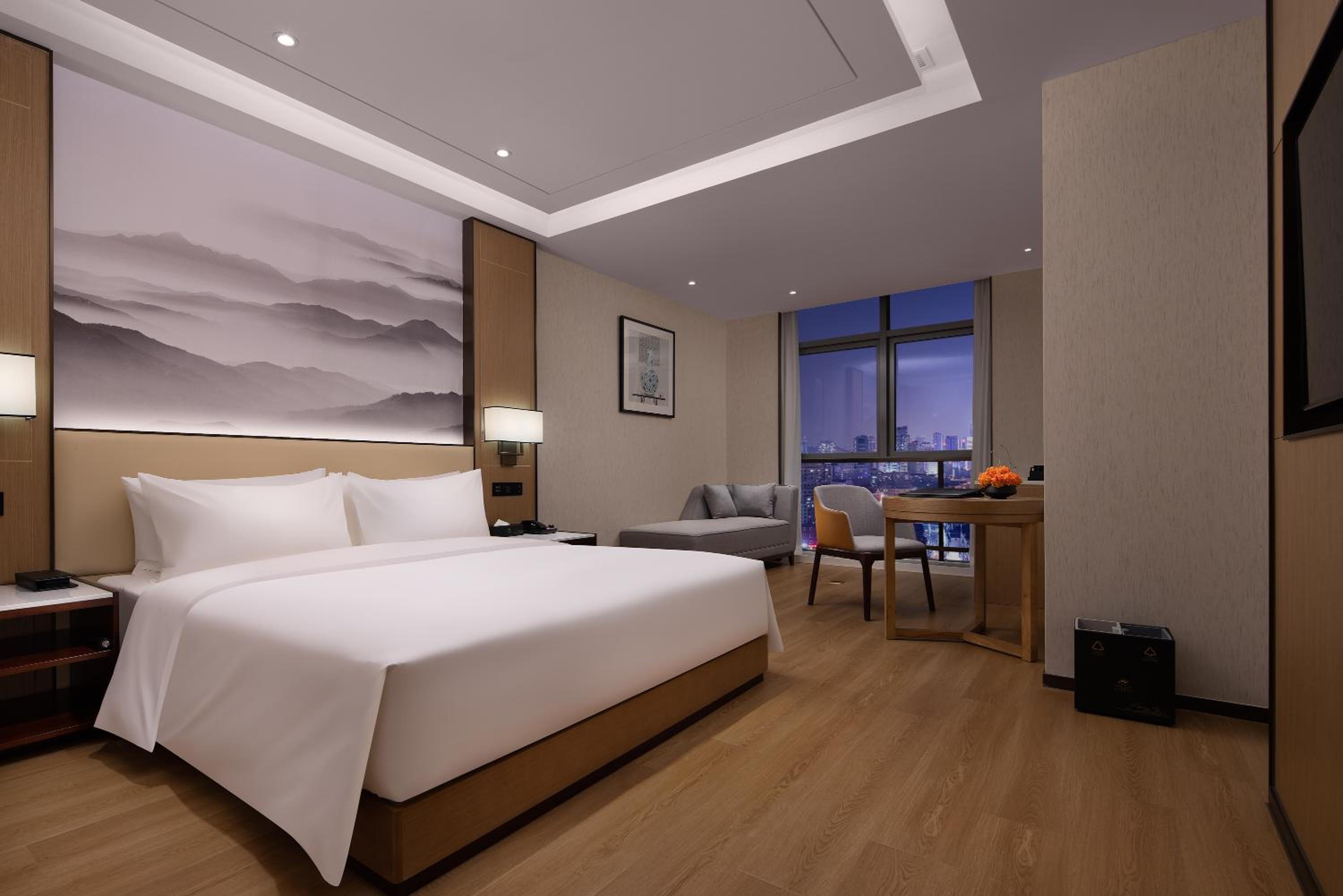 Deluxe King Room photo 2