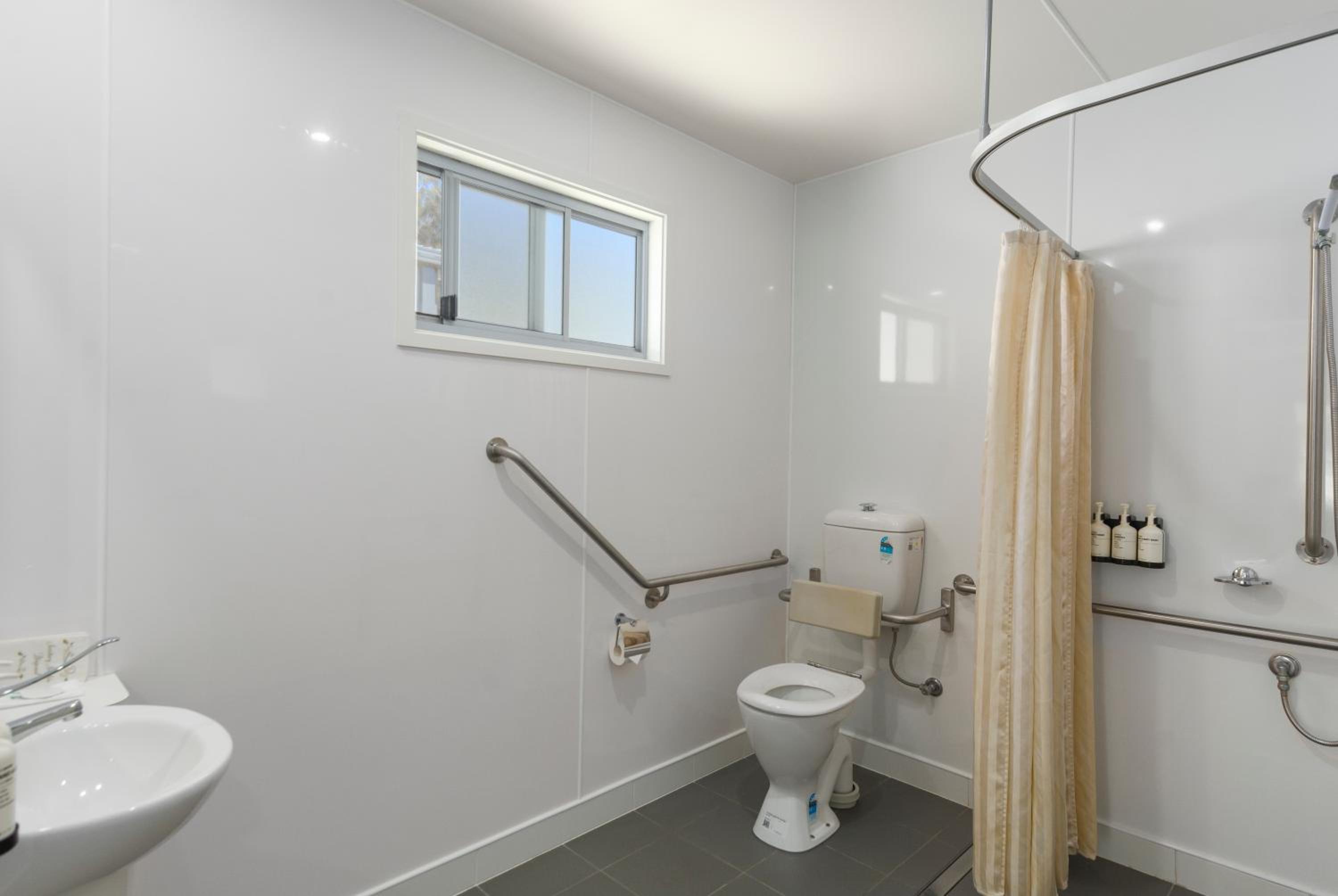 Deluxe Two-Bedroom Beachfront Accessible Villa photo 3