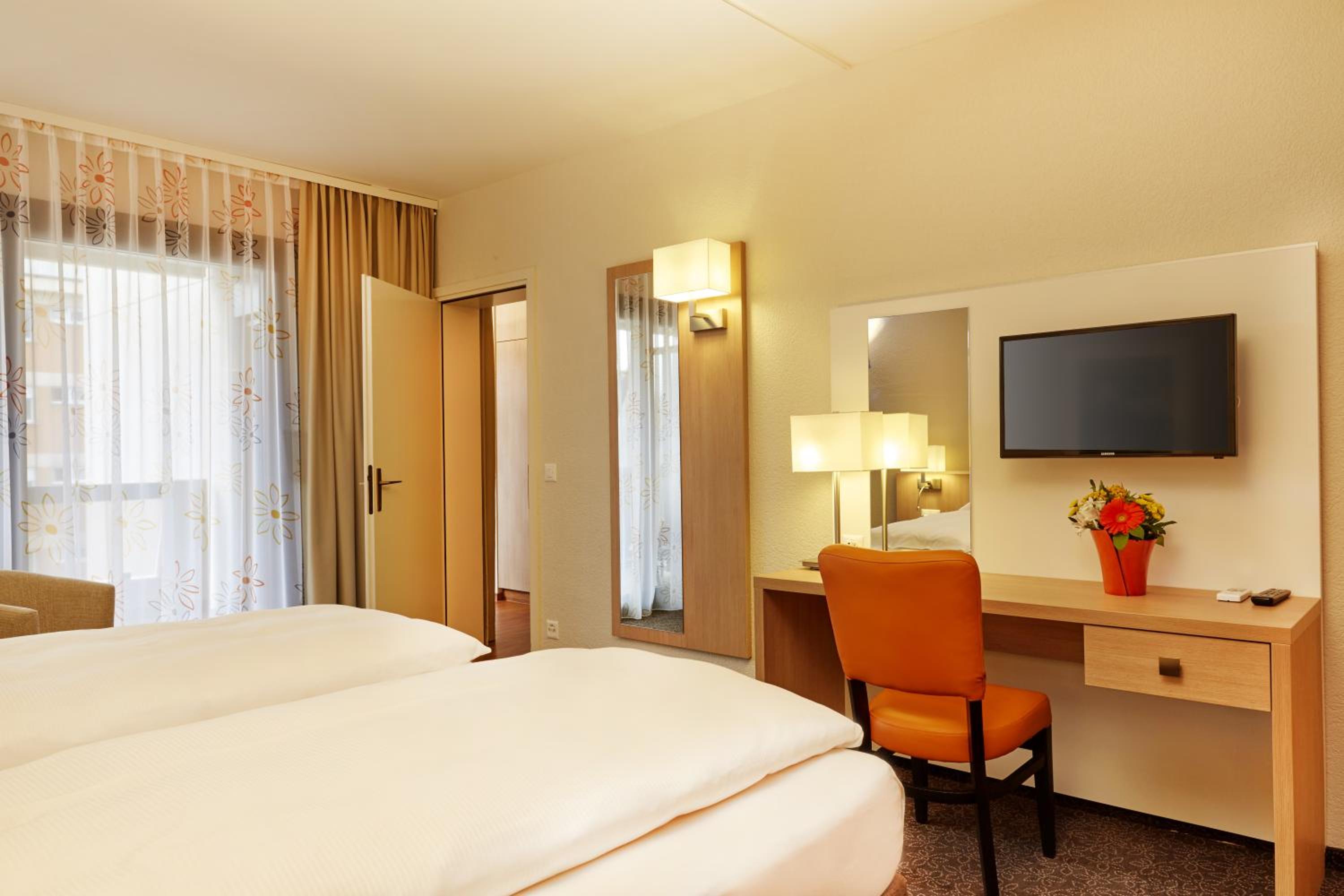 Standard Twin Room - Photo 1