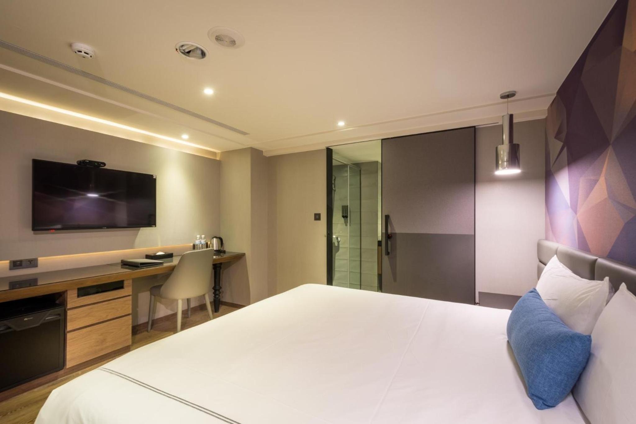 Double or Twin Room (Check-in after 20:00)