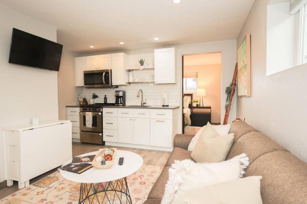 One-Bedroom House photo 1