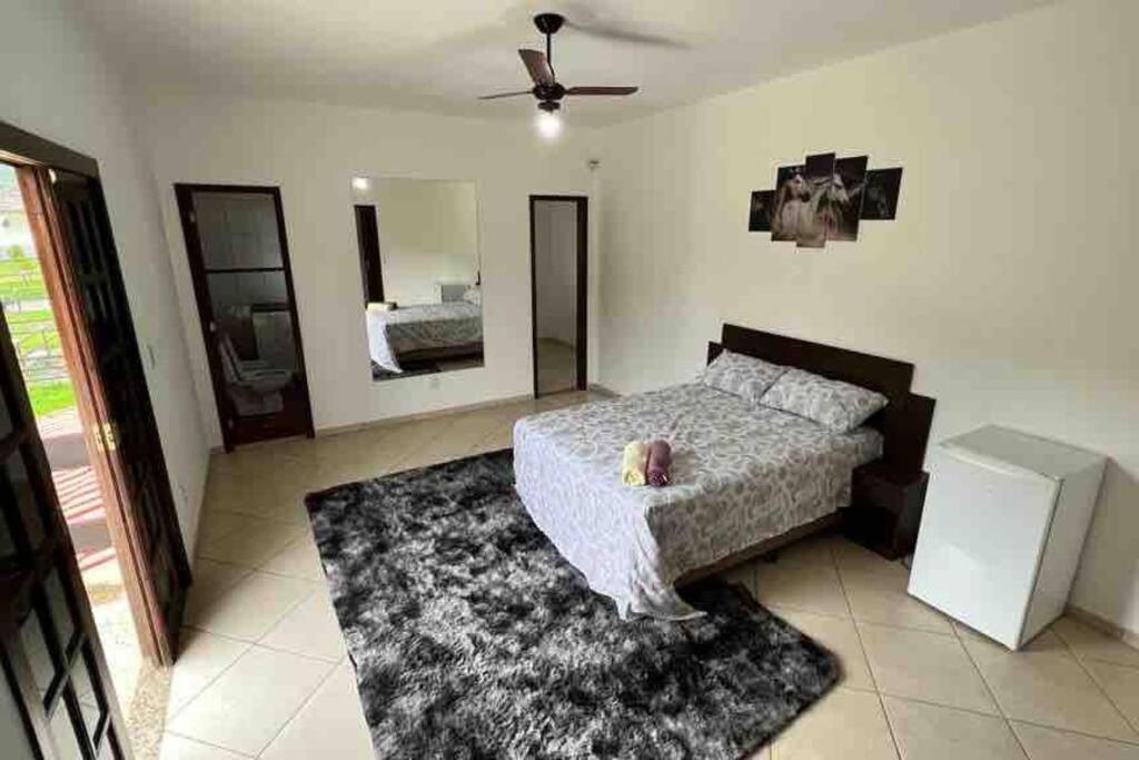 Six-Bedroom House photo 1
