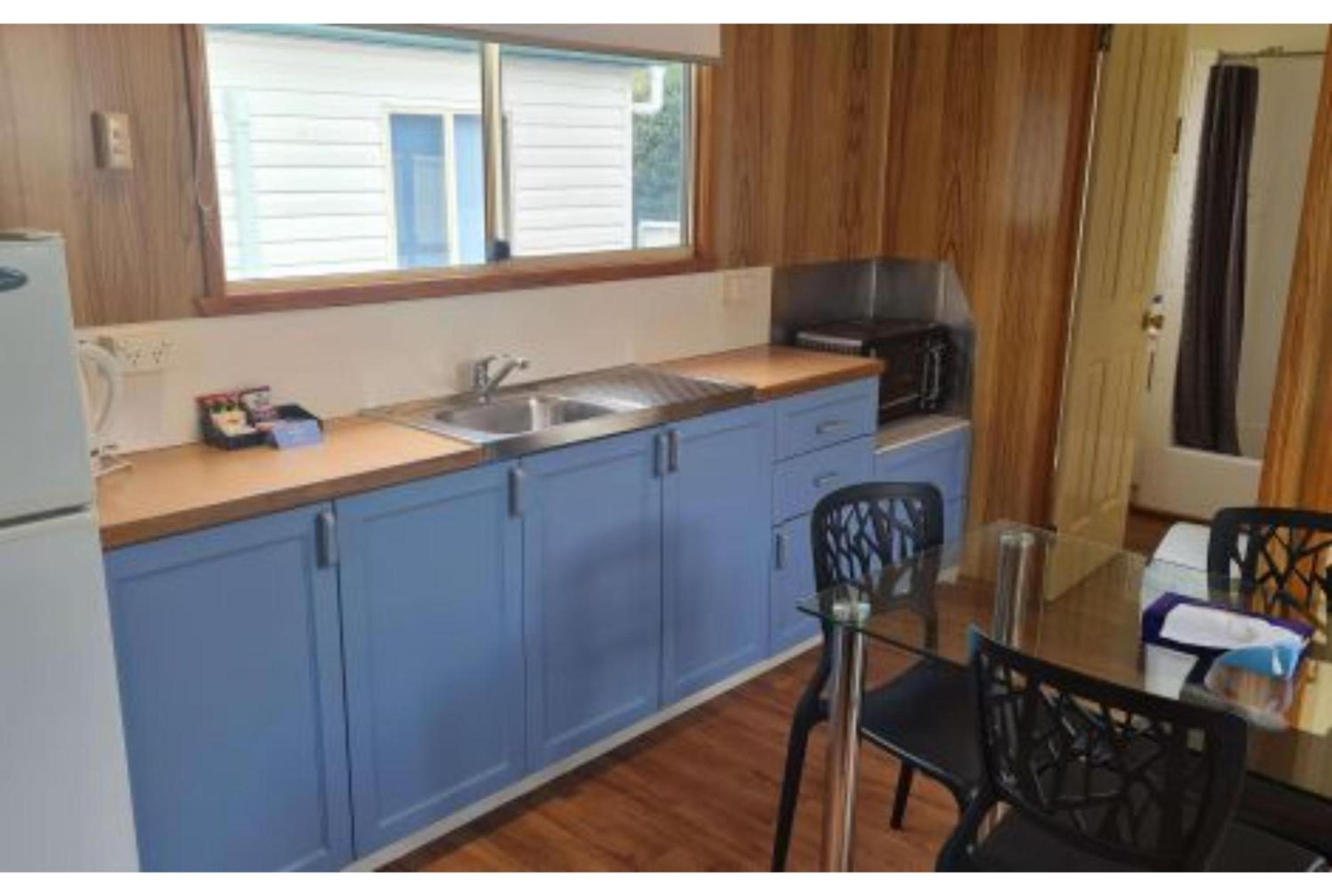 Economy Studio Cabin - Sleeps 6 photo 2