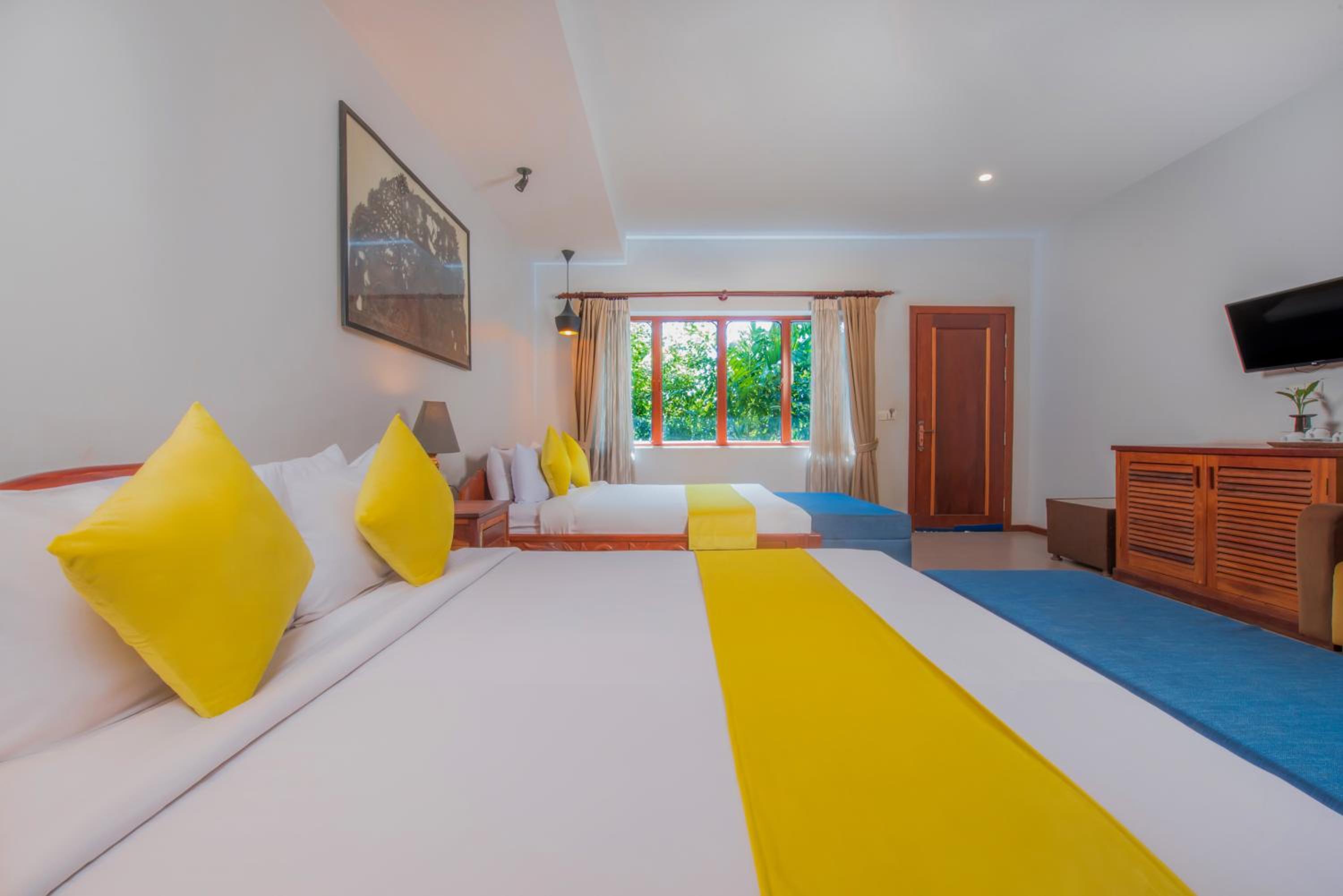 Deluxe Family Room - Photo 8