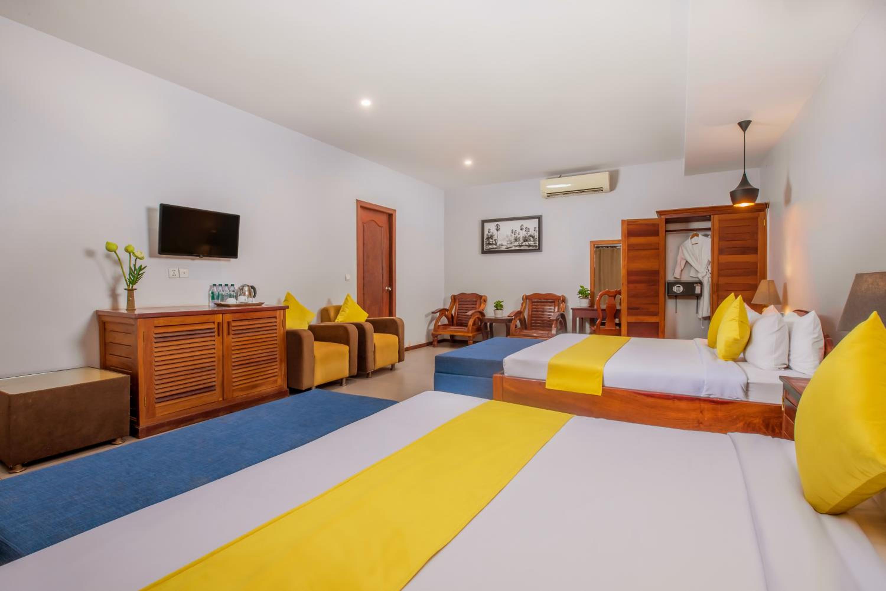 Deluxe Family Room - Photo 10