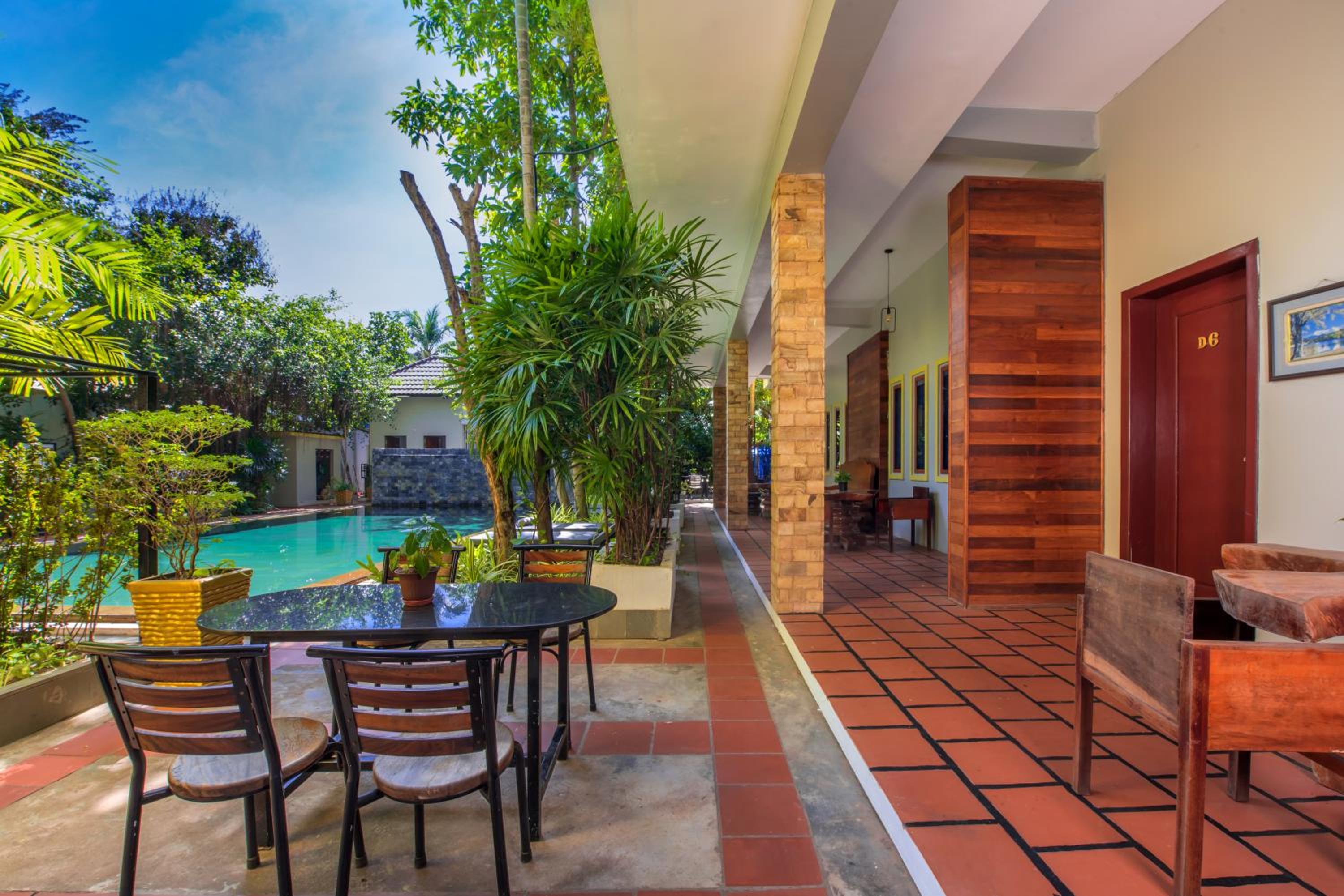  Deluxe Double Pool Access - Photo 2