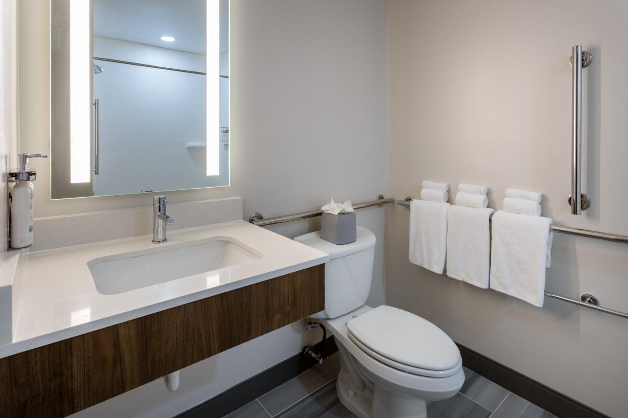Queen Suite with Two Queen Beds - Communications Accessible - Photo 2