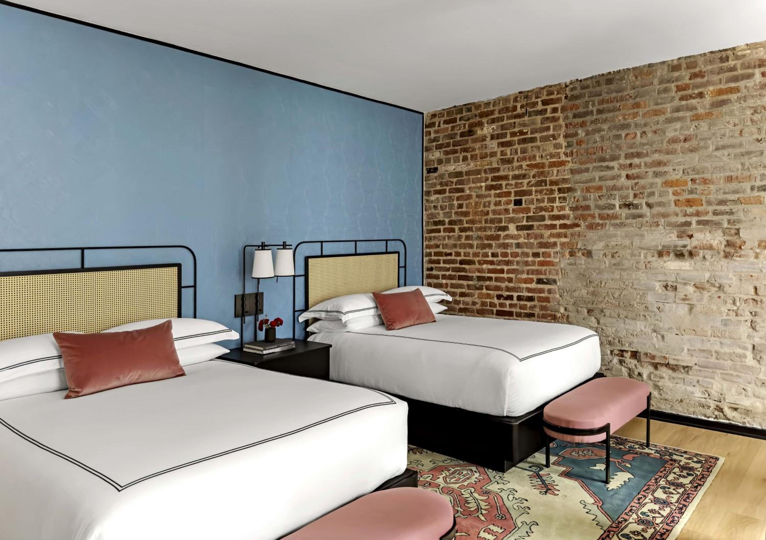 Premium Queen Room with Two Queen Beds - Photo 10