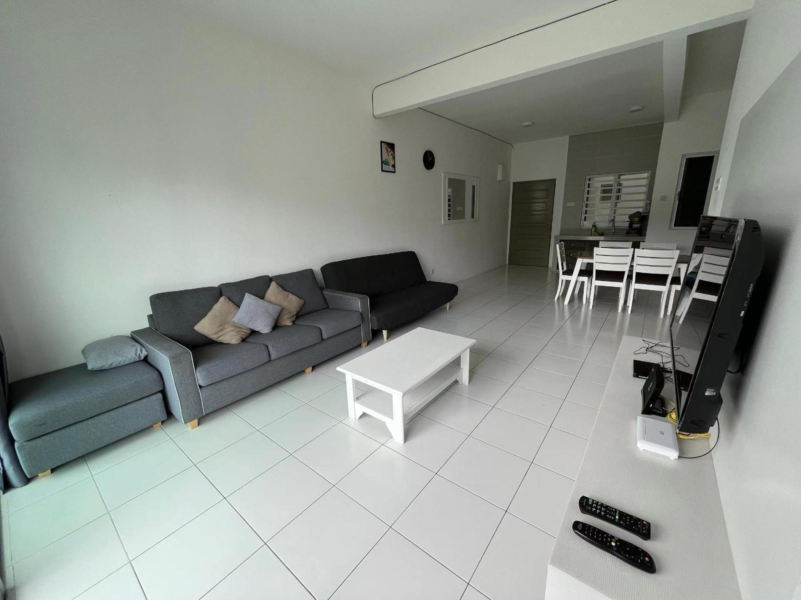 Three-Bedroom Apartment photo 2
