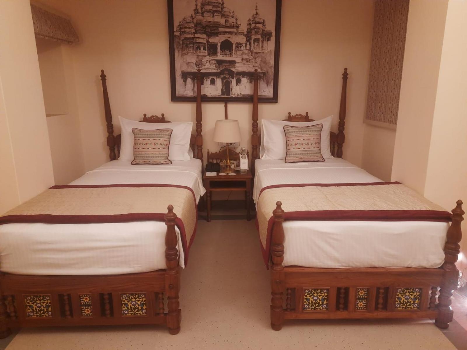 Standard Twin Room - Photo 4