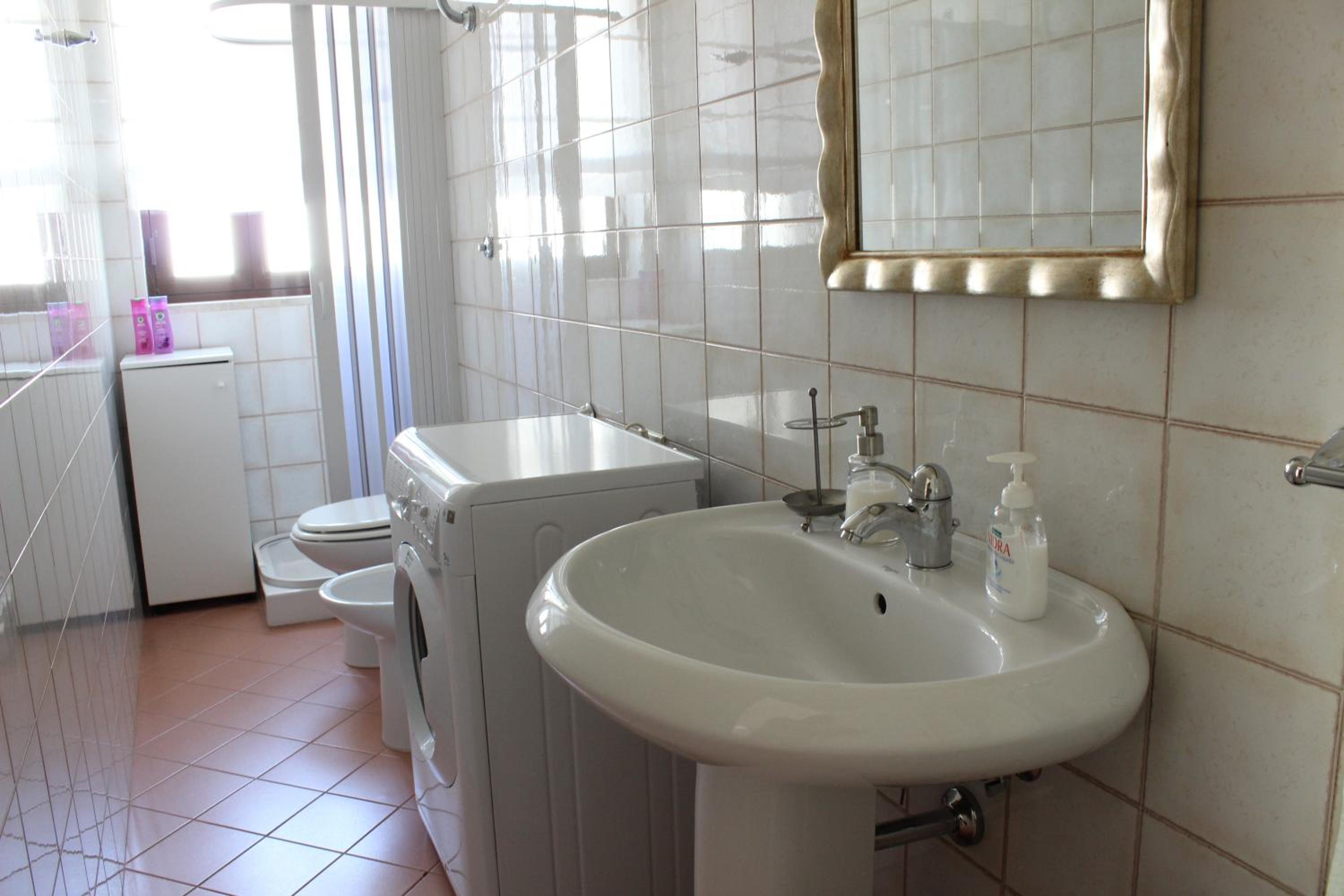 Two-Bedroom House - Photo 6