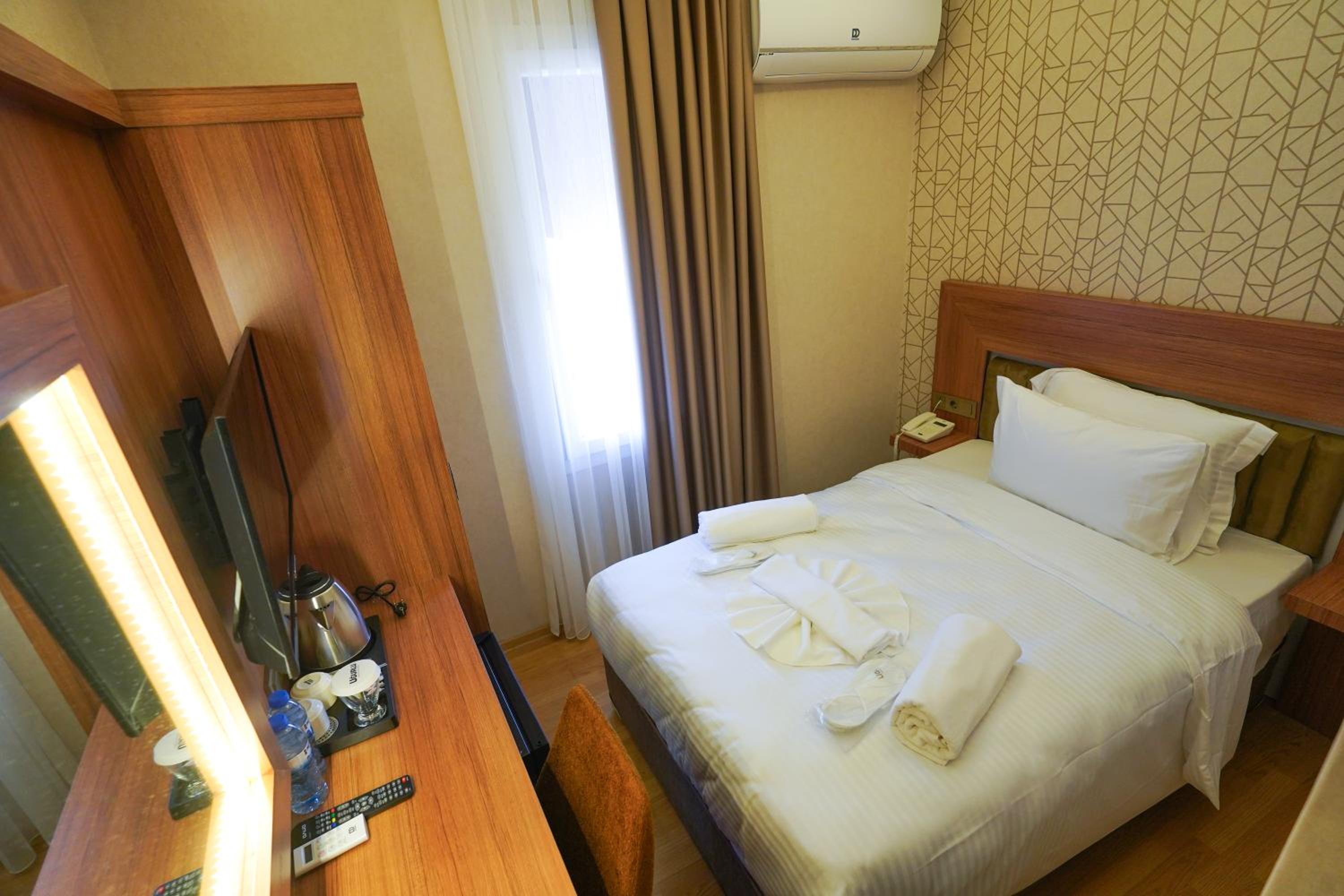 Double or Twin Room - Photo 6