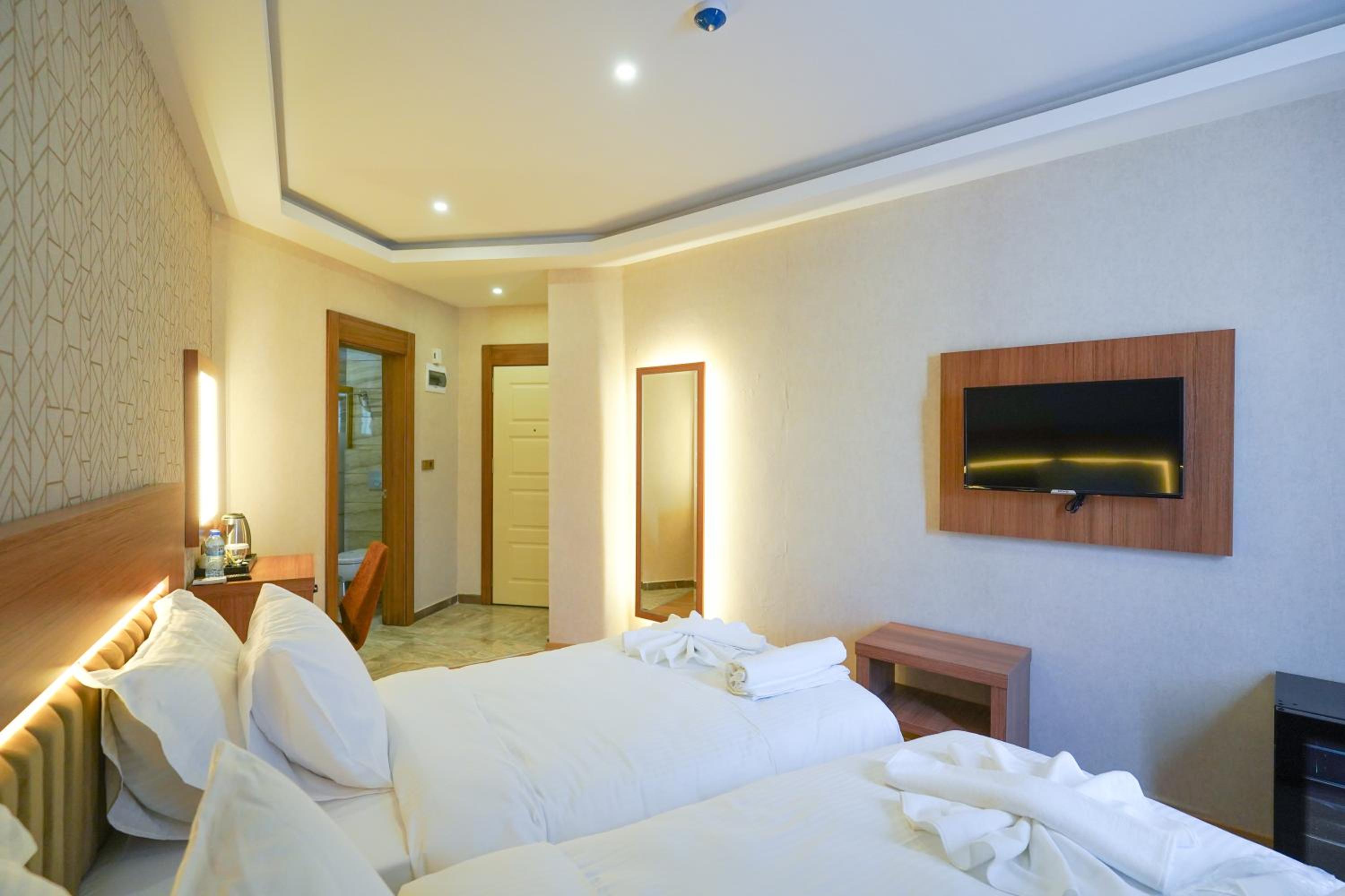 Double or Twin Room - Photo 3