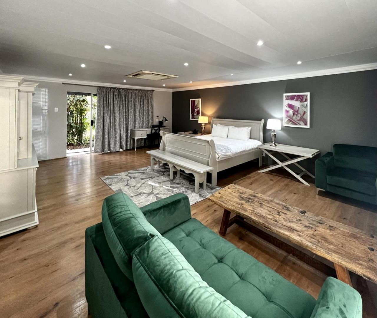 Executive Suite photo 1
