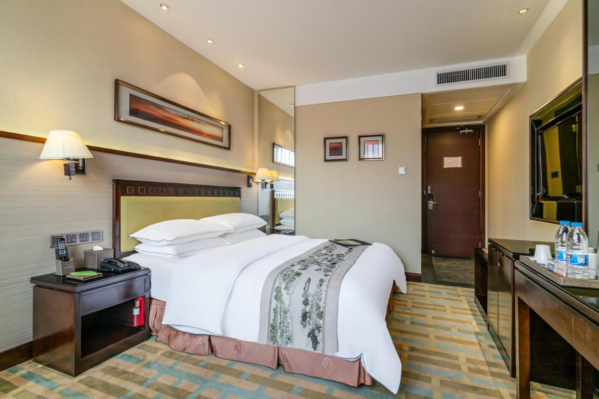 Superior Business Queen Room photo 1