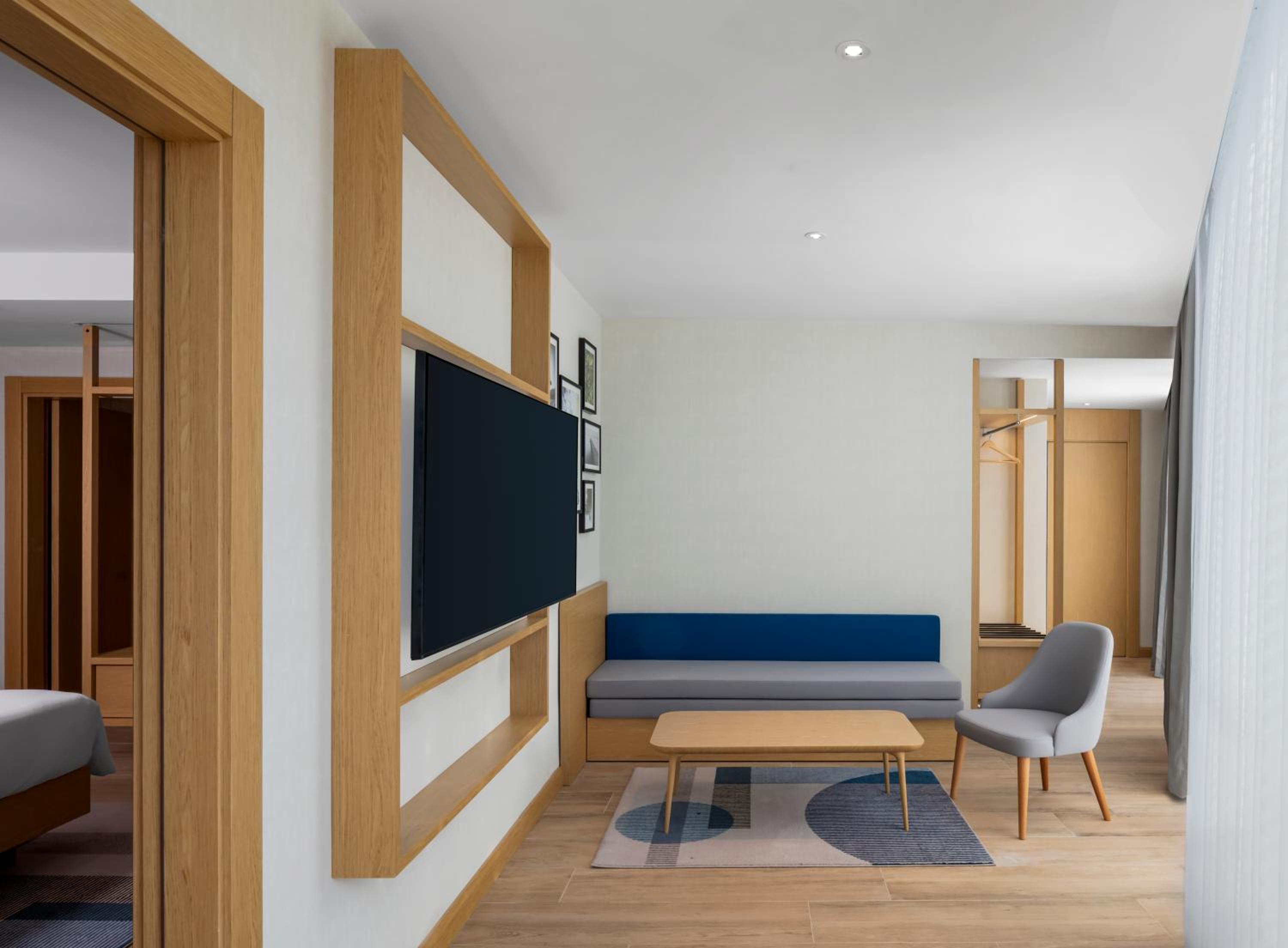 One-Bedroom King Suite - Photo 7