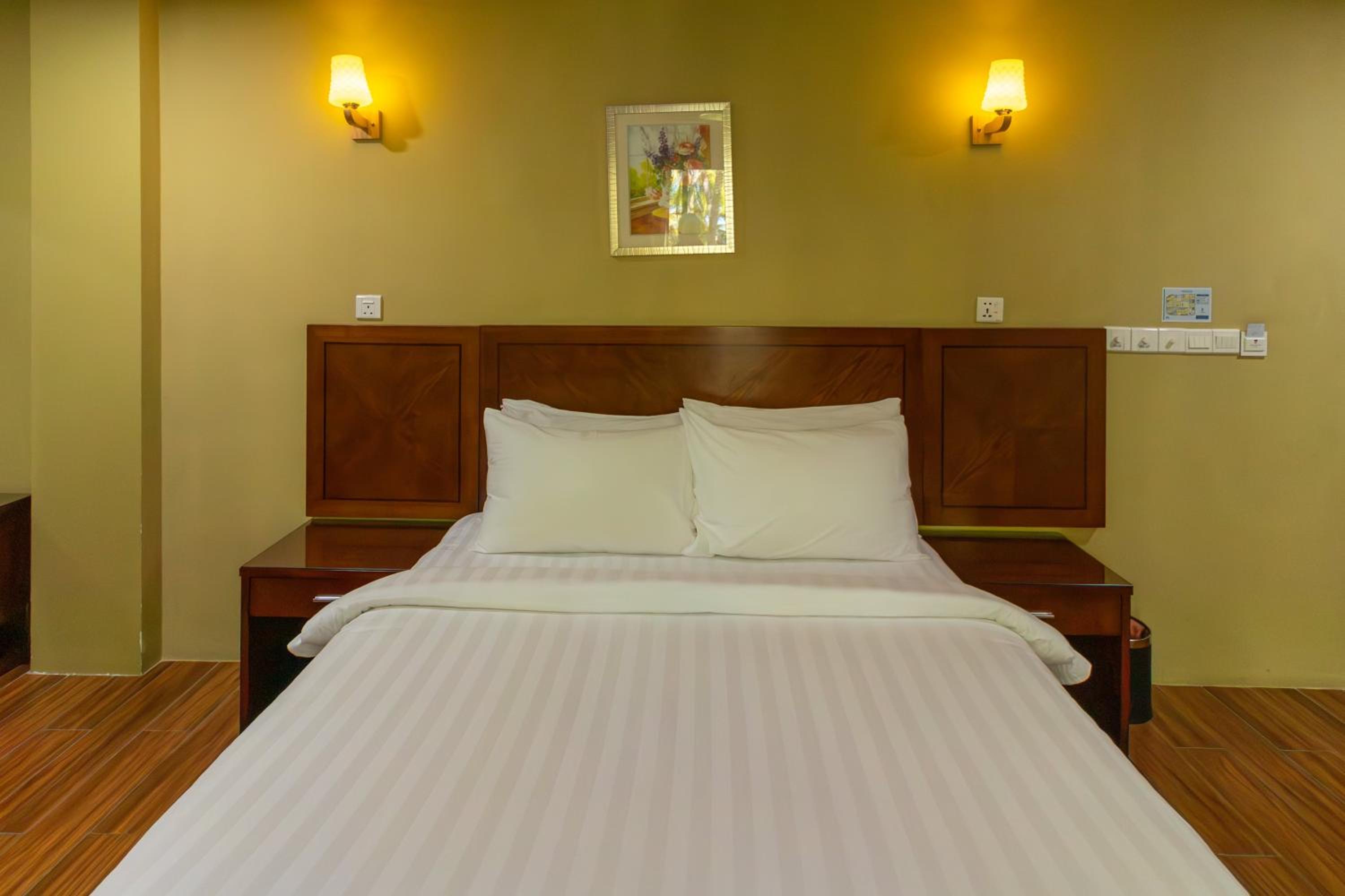 Deluxe Queen Room