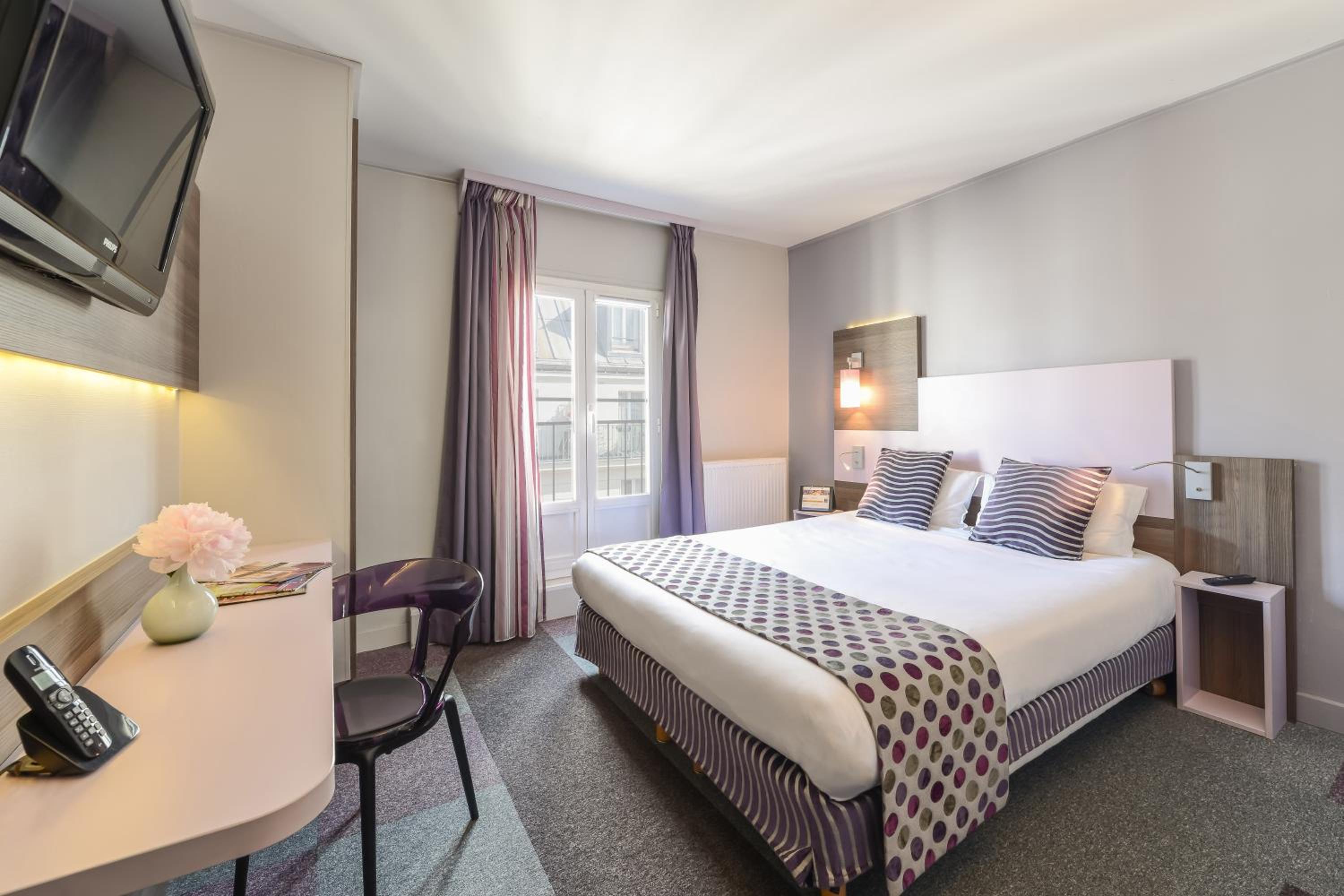 Deluxe Double Room with Balcony photo 1