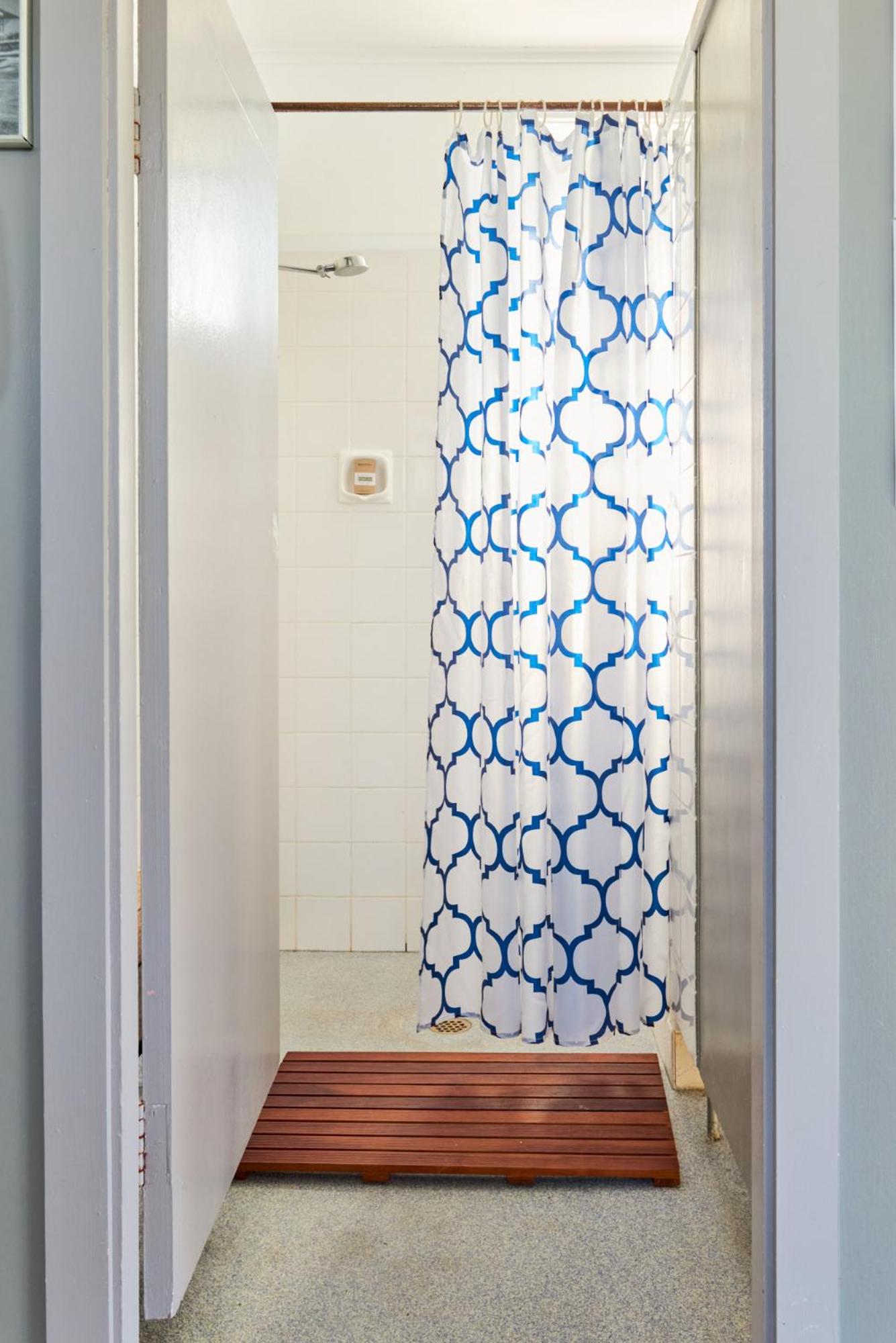 Budget Cabin No Ensuite (Park Amenities) photo 3
