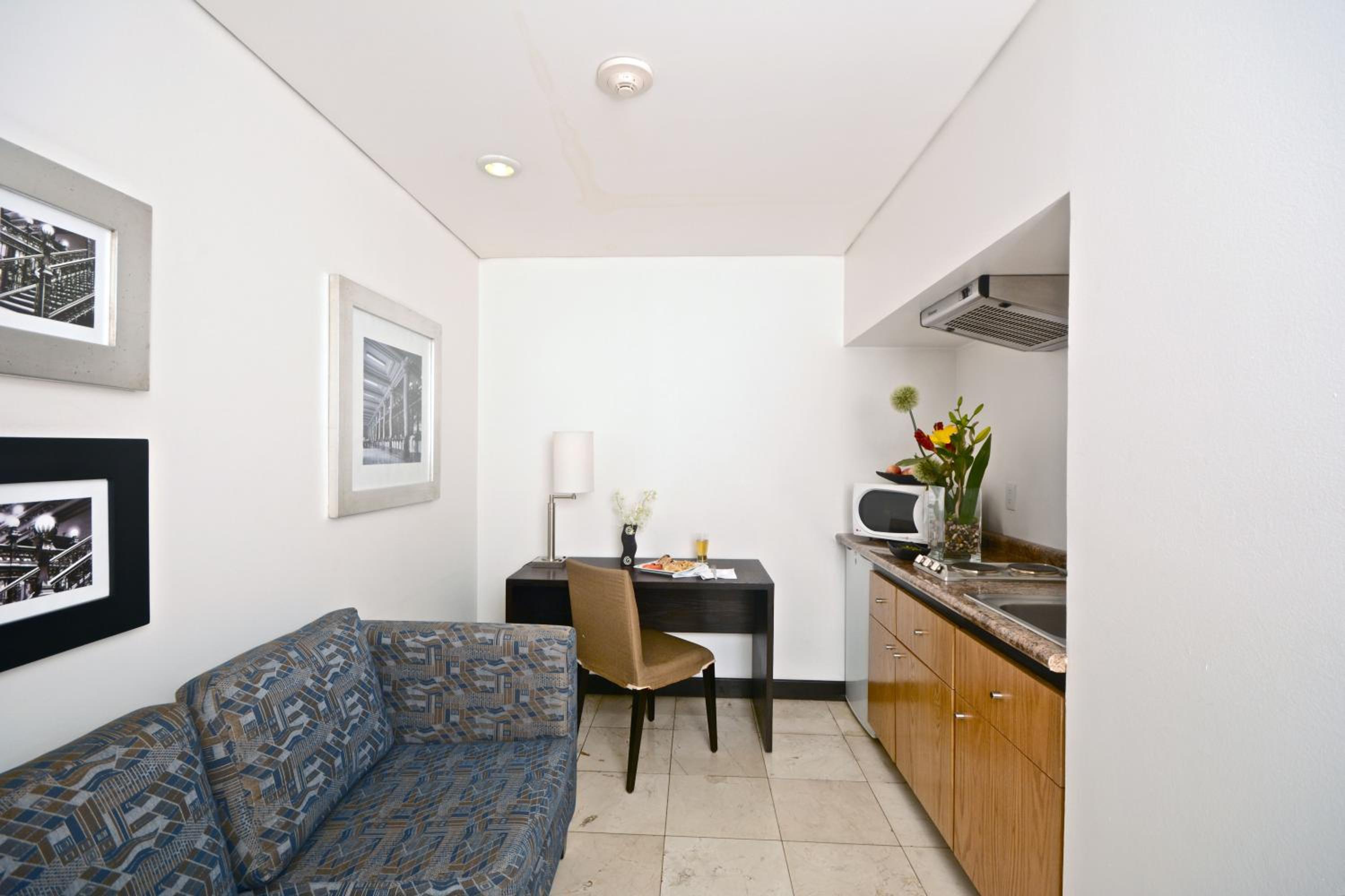 Executive Suite with 1 Kingsize Bed - Photo 3