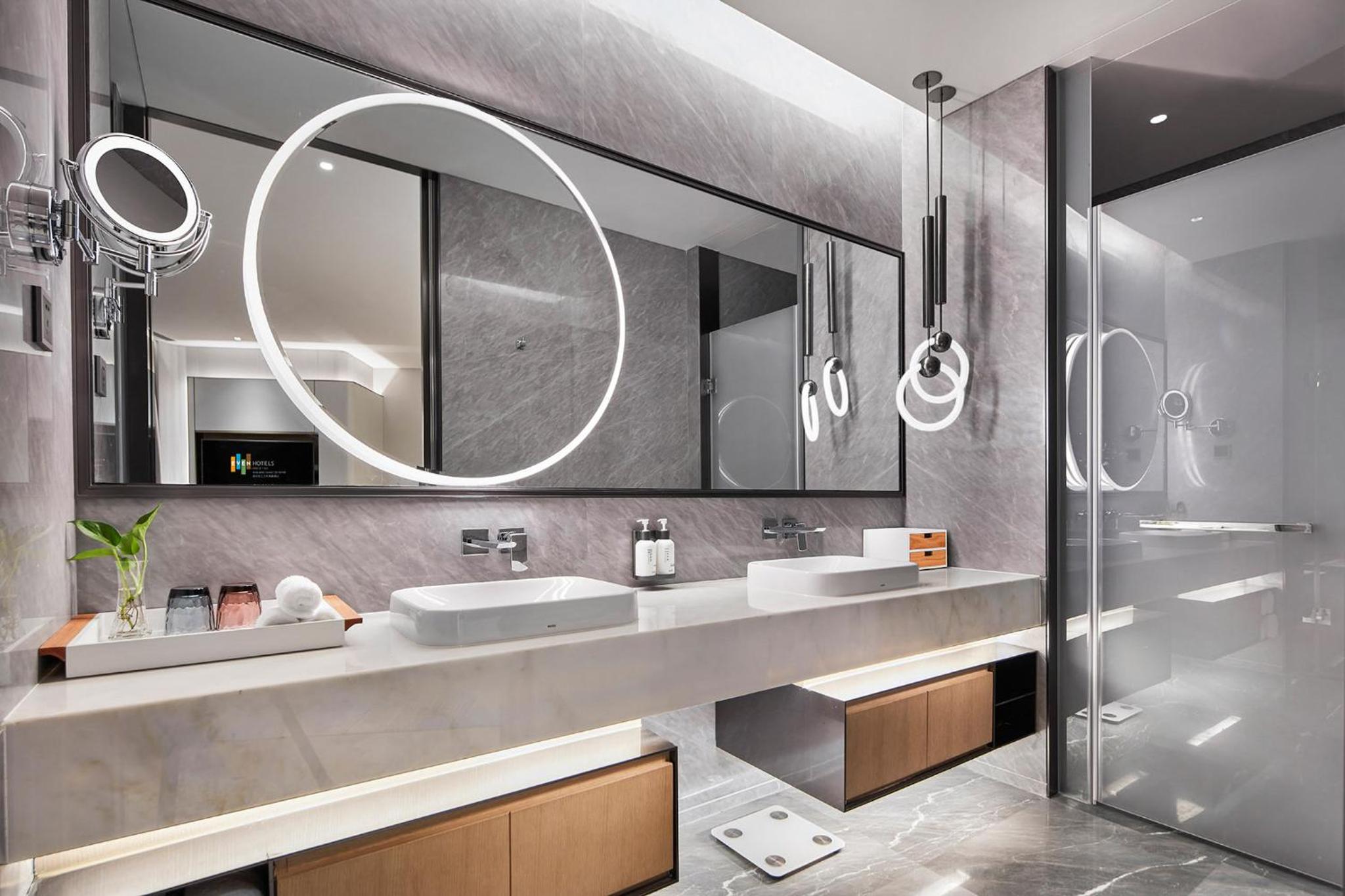 One-Bedroom Suite - Photo 2