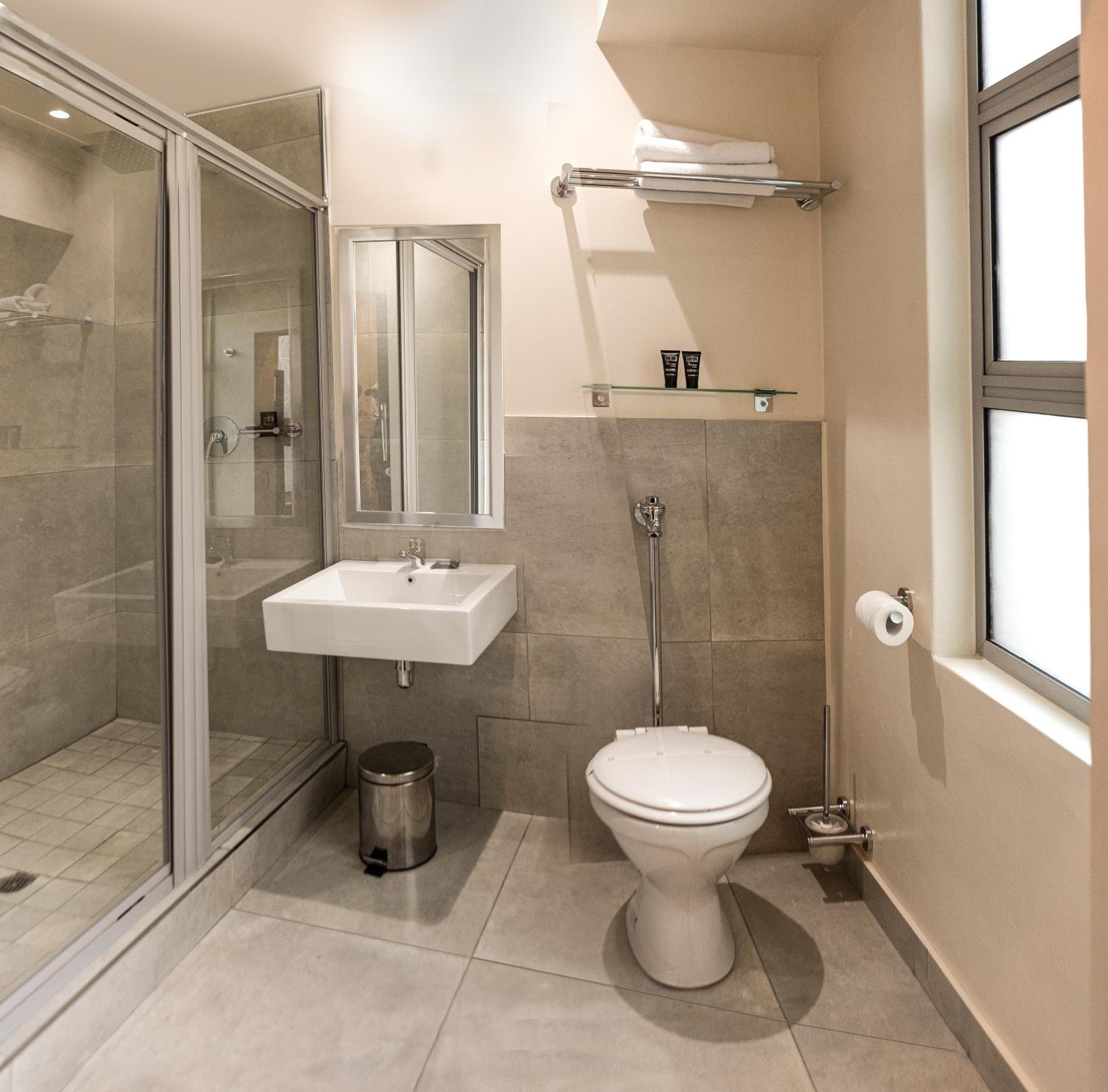 Queen Suite With Partial Sea View photo 3
