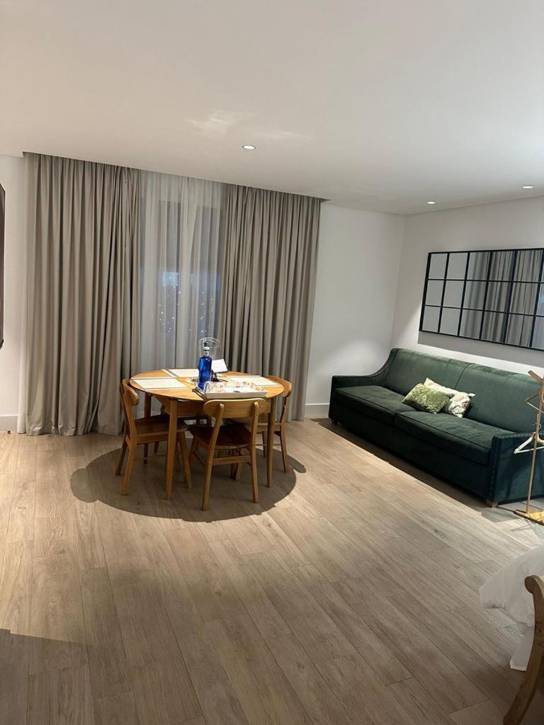 Apartment with Terrace - Photo 36