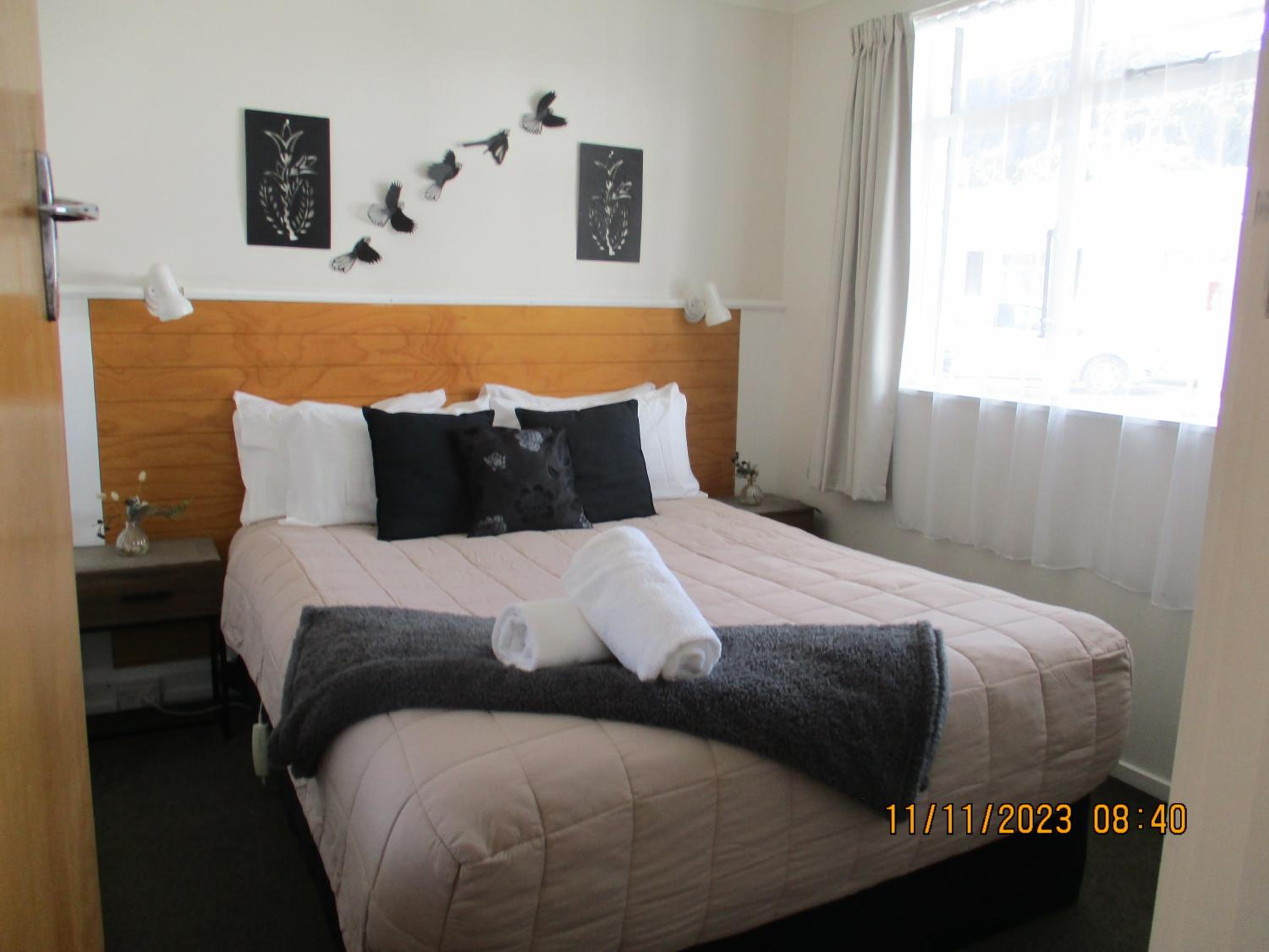 Queen Room with Two Queen Beds photo 2