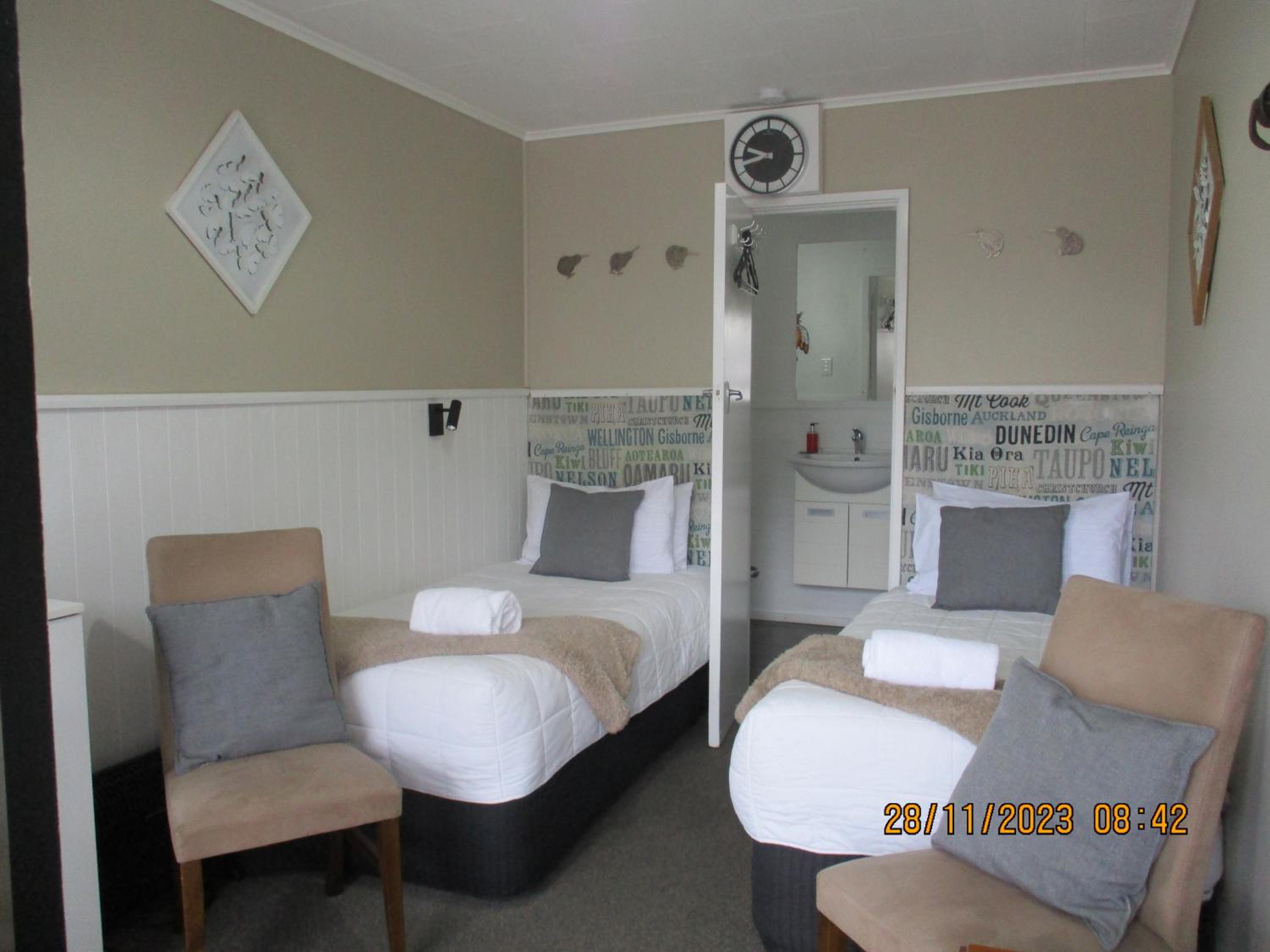 Small Twin Room photo 1