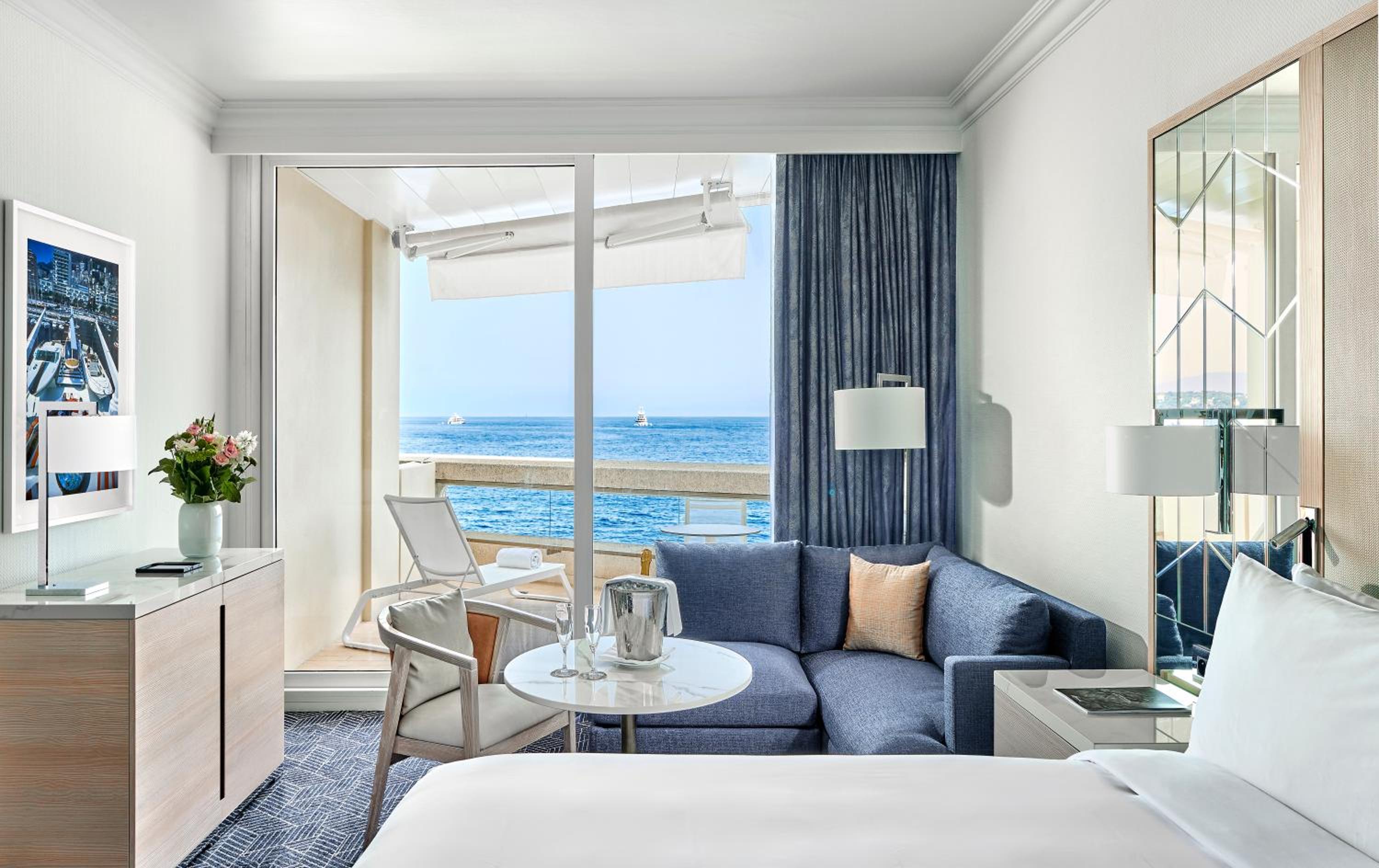 Deluxe King Room with Sea View - Photo 8