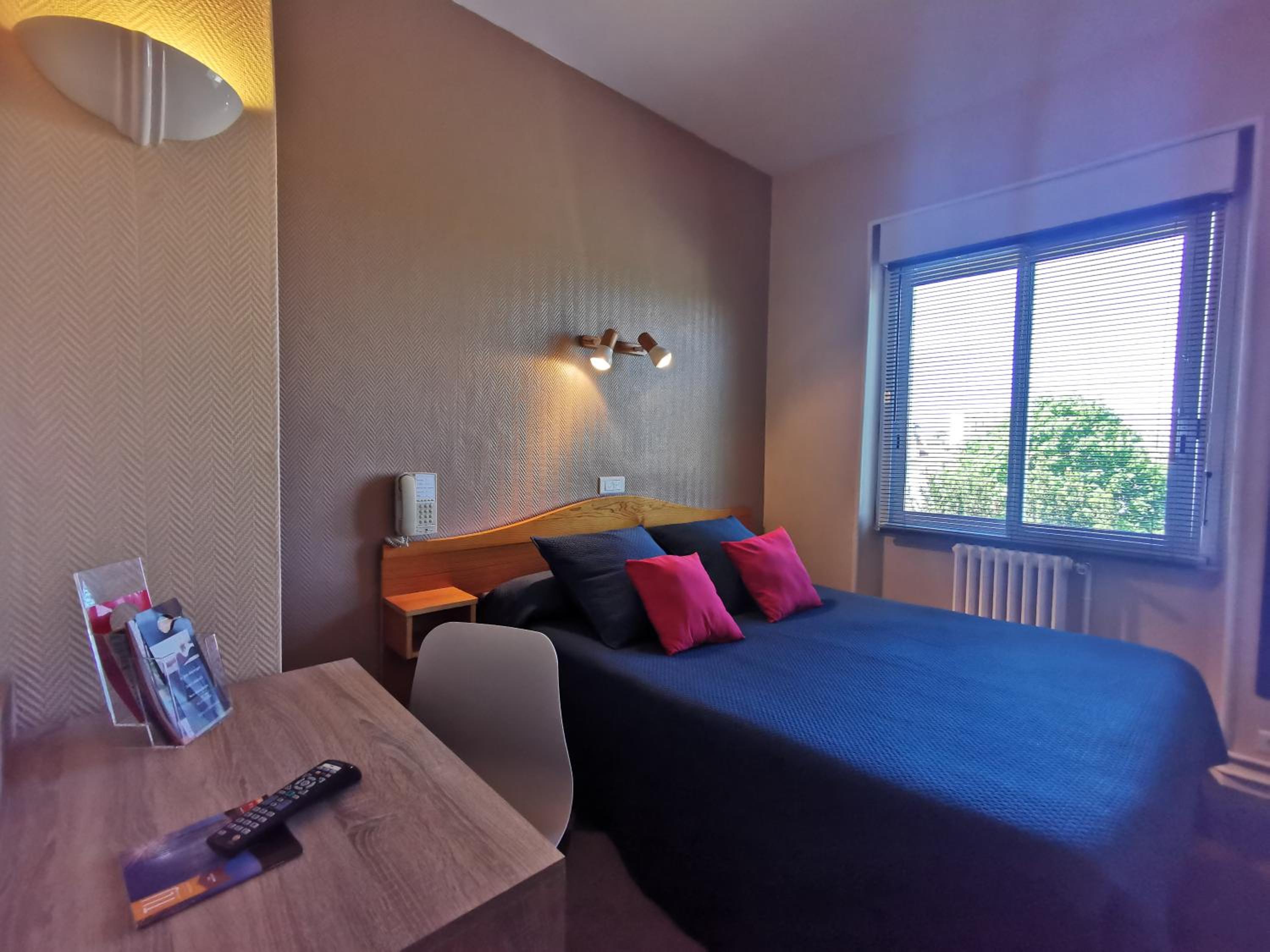 Standard Double Room - Photo 2