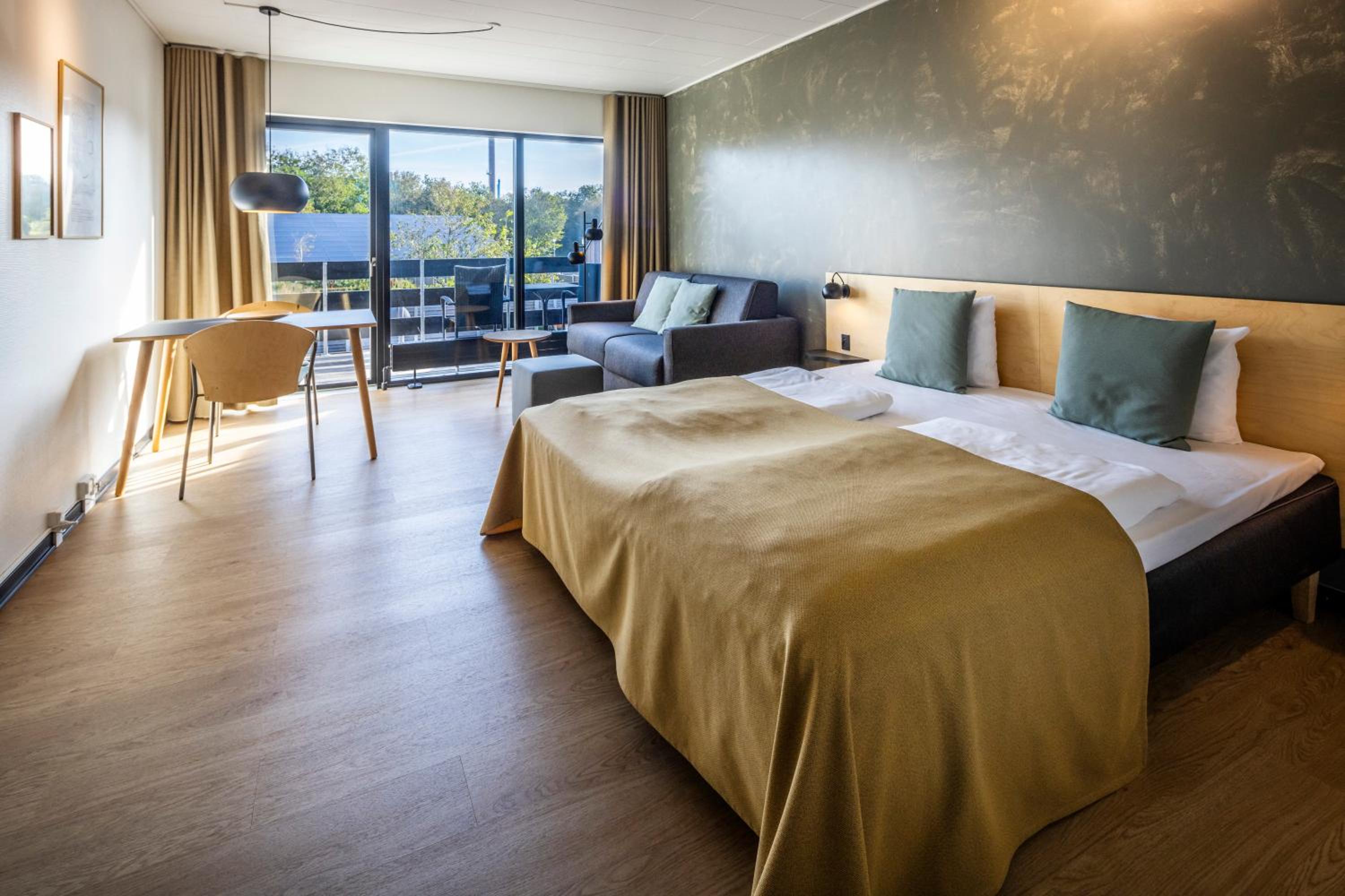 Comfort Plus Double Room with Balcony - Photo 3