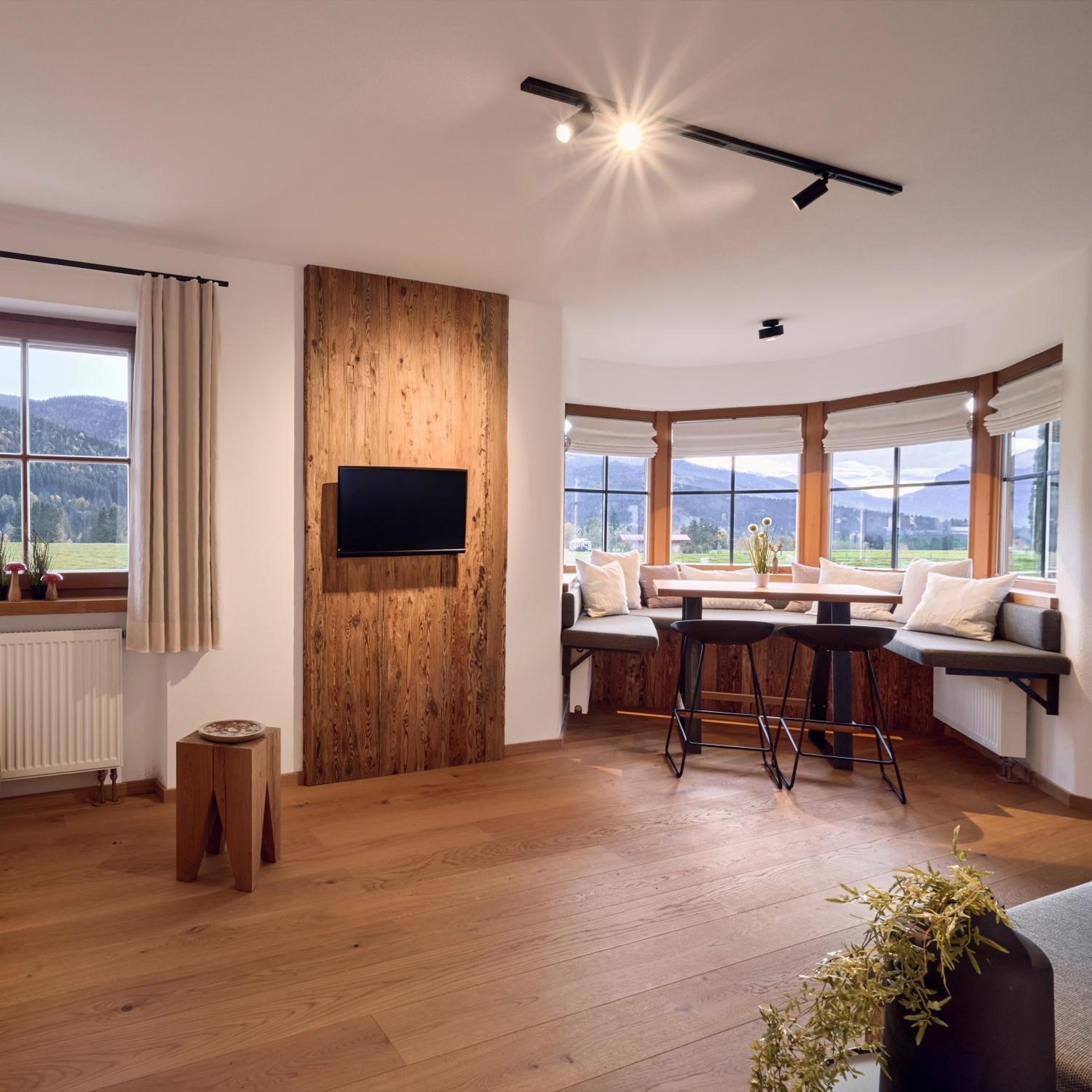 One-Bedroom Apartment with View photo 2