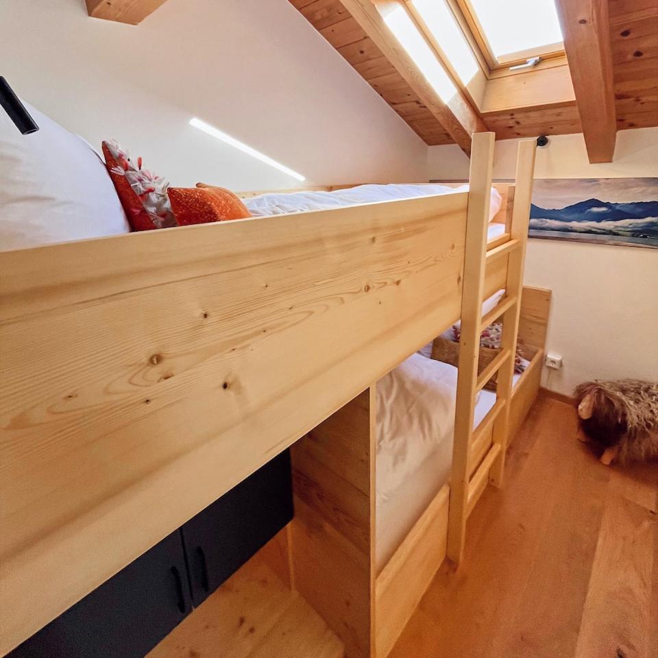 Four-Bedroom Apartment with Balcony  photo 1
