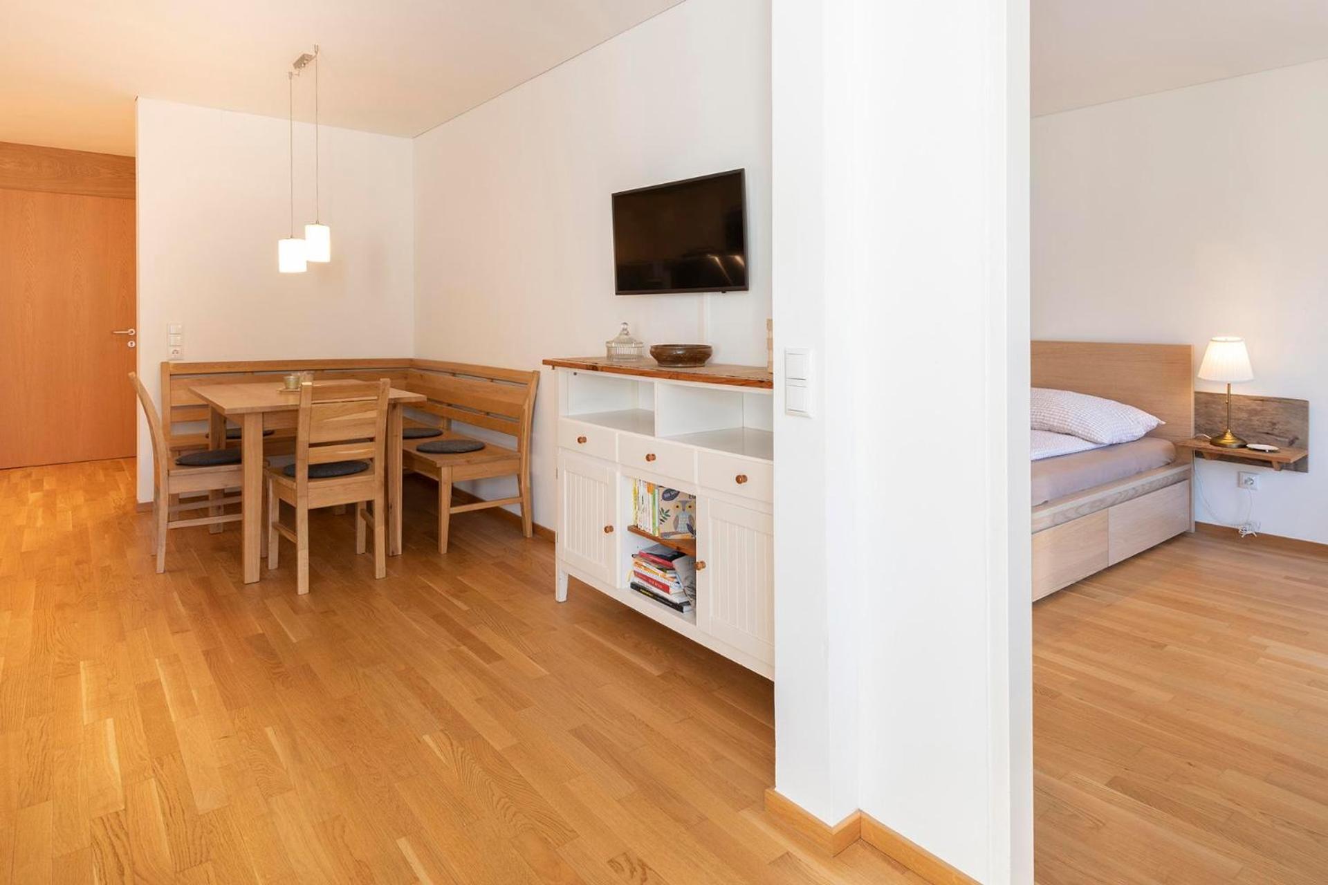 One-Bedroom Apartment with Shower photo 1