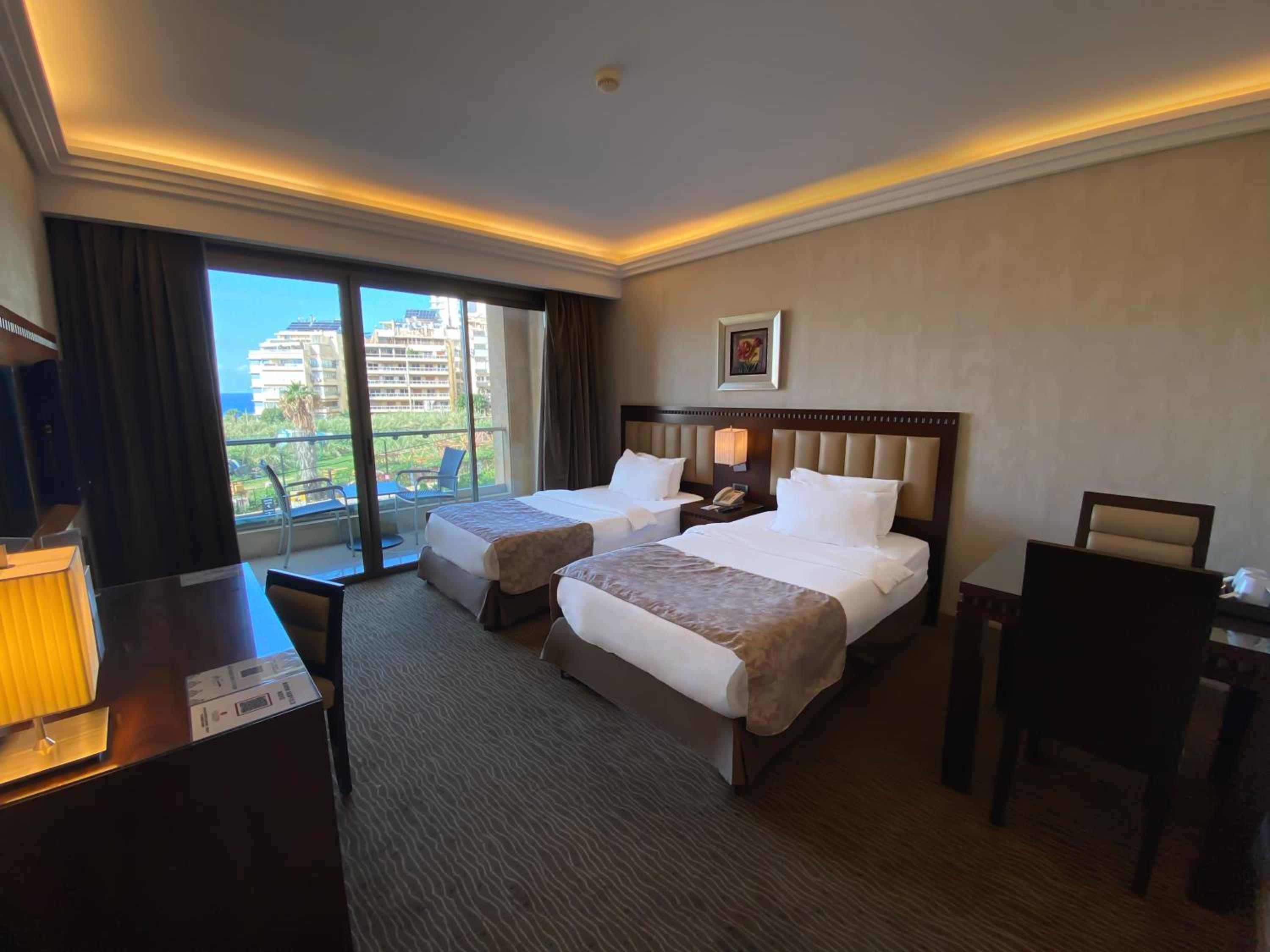 Deluxe Room Twin Bed with balcony photo 2