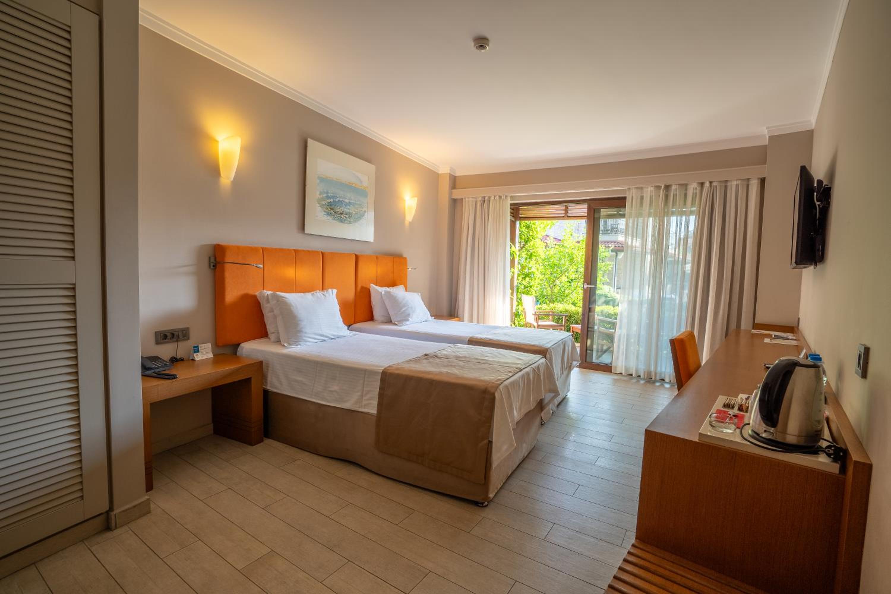 Standard Double or Twin Room photo 3