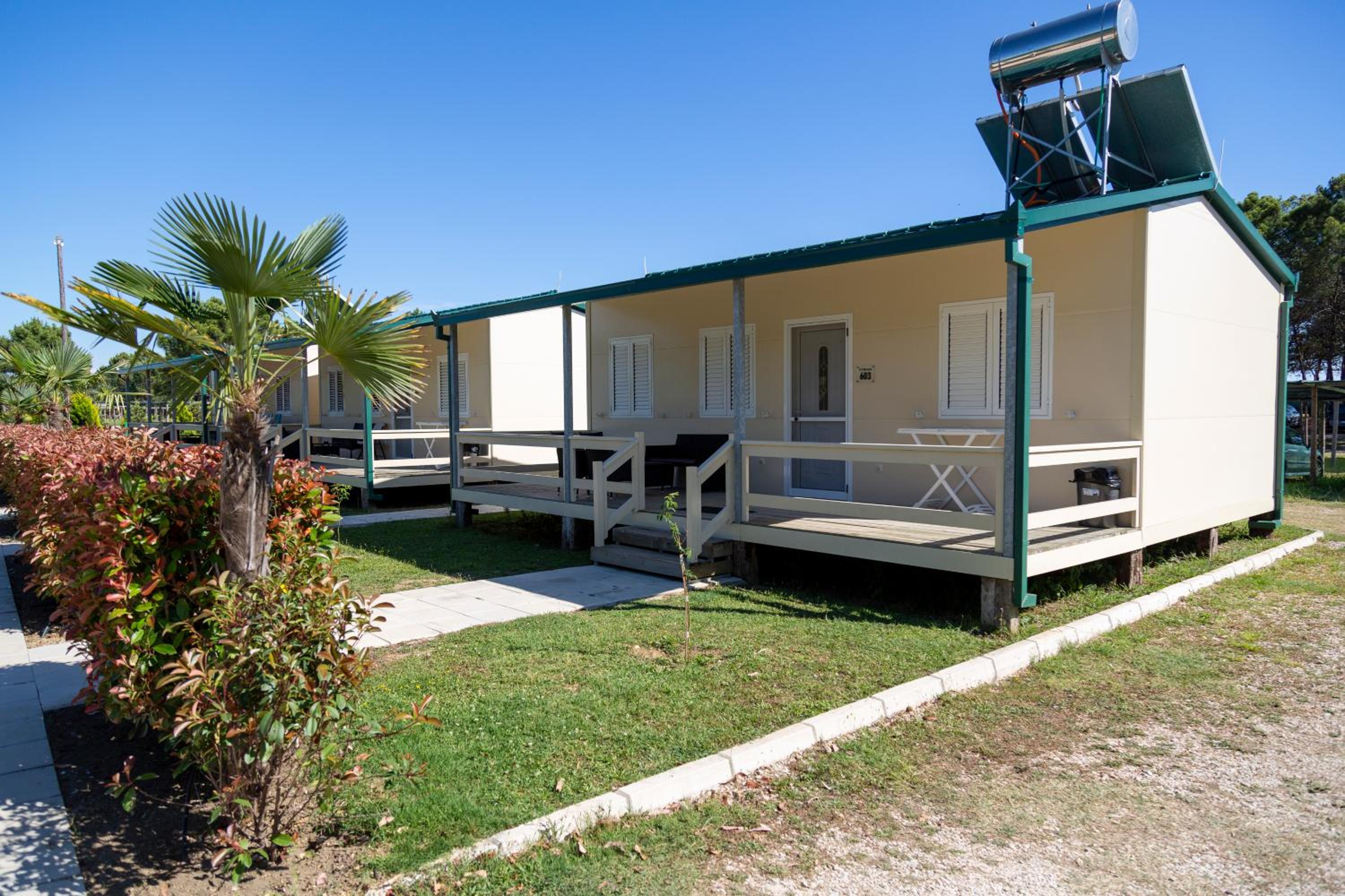 Deluxe Bungalow with Sea View - Photo 6