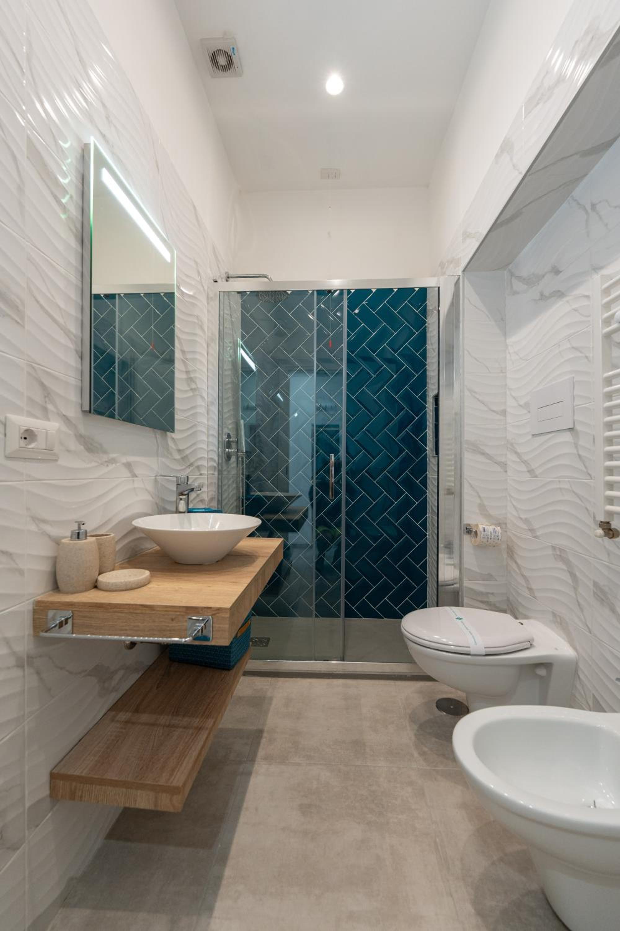 Double Room with Balcony and Sea View - Photo 7