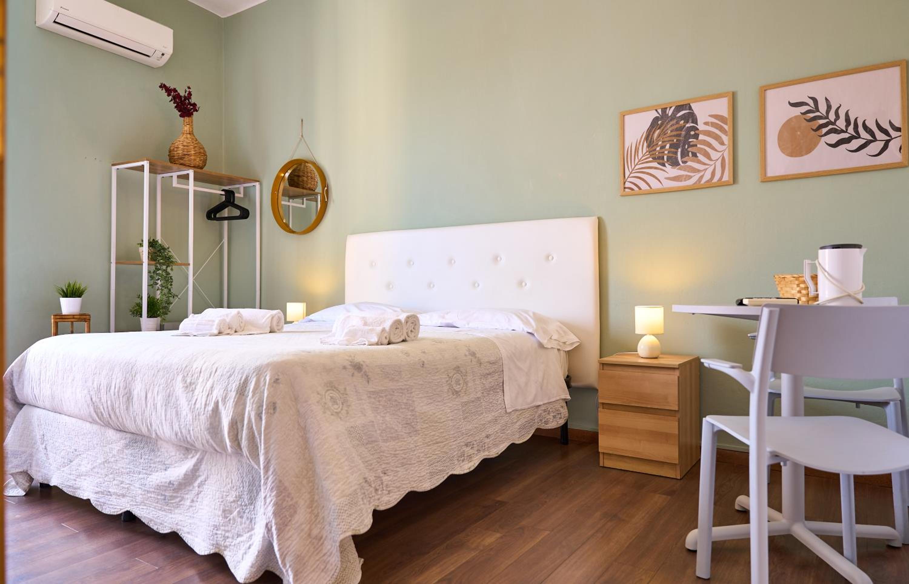 Double Room with Balcony - Photo 3